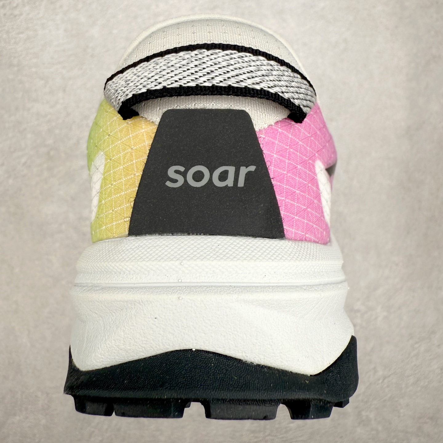 图片[8]-＃纯原 MONTBLANC/万宝龙 x Altra CARBON Man 舒适时尚简约百搭透气跑步鞋 2009年，长跑精英运动员Golden Harper在美国犹他州创立了“Altra Footwear”，跑鞋特点是采用舒适的FootShape™M（很适鞋楦）设计和独特的BalancedCushioning™（平衡缓冲）技术，帮助遭受伤病困扰的跑者回归跑步，从而迅速积累起良好的口碑。2011年品牌迅速发展，屡获大奖。2015年开始不仅占据全美跑鞋前十，足迹更是遍布全球。2016年Altra正式进入中国市场，凭借独特的品牌风格以及出色的性能表现，三年来获得越来越多普通跑者的喜爱。销售业绩增长迅速，成为中国越野跑市场占有量前三的跑鞋品牌。实拍调校N版已经零色差零失真 百分百还原实物色彩所见即所得 不存在货不对板色差等低级问题 选购参考实物拍摄 不混卖不参货 只用心做好货严格选品 承诺混一赔十 尺码：39 40 40.5 41 42 42.5 43 44 44.5 45 46-选品中心