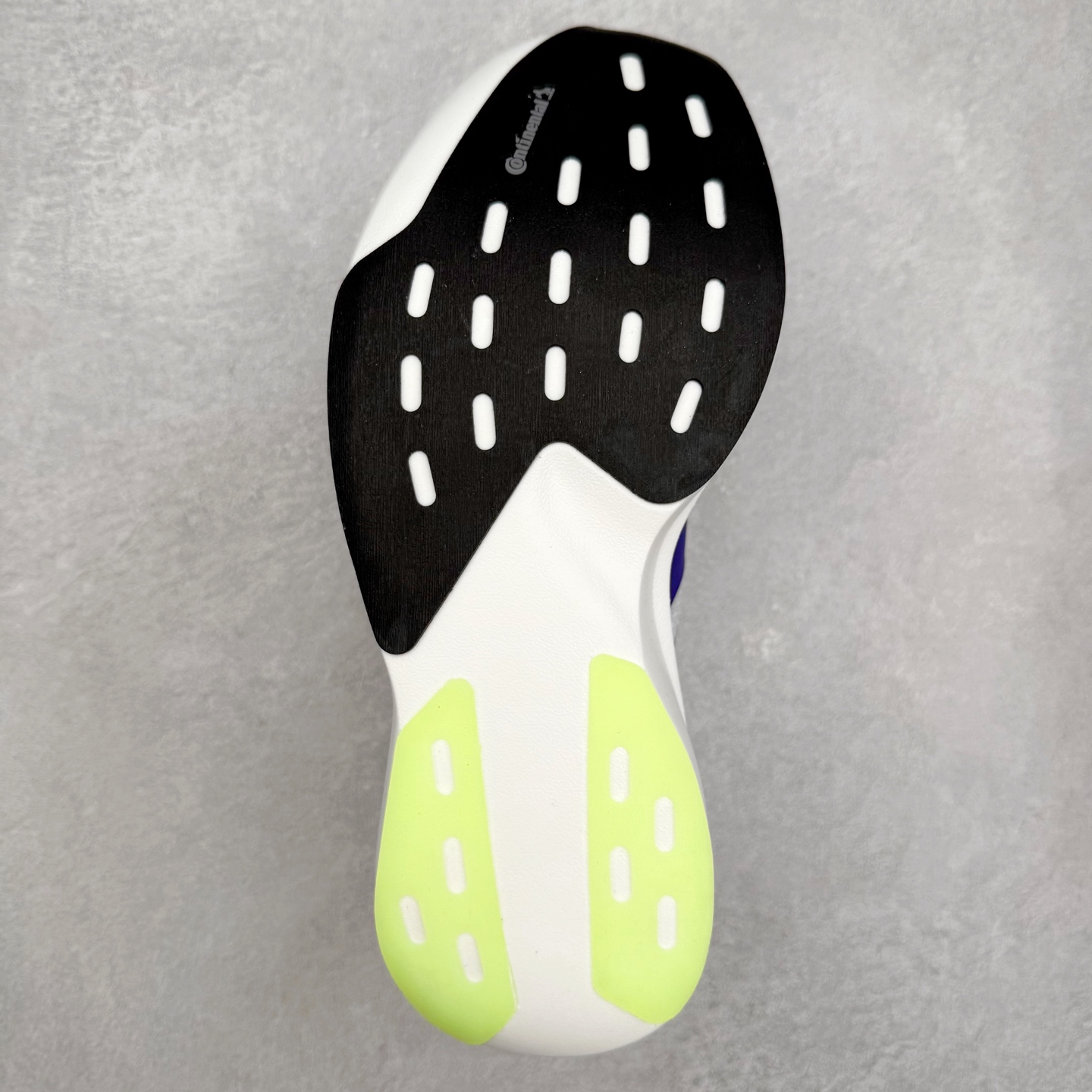 图片[9]-AD Adizero EVO SL 马拉松竞速专业跑鞋 JS4456 CELERMESH针织网面非常轻薄 纤维间的缝隙很大 可以保证跑步时的透气、排汗效果 鞋舌直接与两侧的内衬和鞋底连接在一起 在跑步过程中不会被鞋舌的左右移动所困扰 在标准鞋带孔的基础上再拓宽一组鞋带孔 适合不同脚型的需求 突破性 EnergyRods 技术，有助于跑者实现更好的成绩 中底独特的LIGHTSTRIKE PRO泡棉材质 微弹感觉在跑步过程中给予了良好的支撑体验 对于顶级精英和高水平进阶跑者来说 ADIOS PRO是一双值得信赖的竞速比赛用鞋 尺码：36 36.5 37.5 38 38.5 39 40 40.5 41 42 42.5 43 44 44.5 45-选品中心