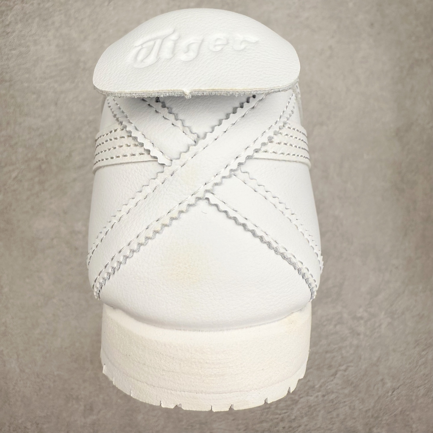 图片[8]-＃C版 Asics Onitsuka Tiger MEXICO 66 亚瑟士鬼冢虎复古经典板鞋 市场王者选手 海外订单工厂出品 长期生产补货永不断码 超成熟稳定的做工品控 原装全套纸板楦头开发 原汁原味 完美呈现版型 私模正确鞋底咬花纹路 一比一鞋头弧度高度鞋身弧度 绝不口嗨 细节品控鞋型随意秒杀市面 原档咬花纹路私模大底 一个单元有六个三角形 总体形拼接呈现花瓣状 官方四联吊牌 原装Ortholite轻量化鞋垫 原盒原配 质保卡 说明书 钢印防尘纸 纸板中底带钢印 乳胶组合鞋垫 支持全方位的对比专柜 产品从款式颜色造型上体现出追求舒适和细节的完美 鞋类更是推崇手工制作的严谨与完美 融舒适性与可穿性的设计风格 注重细节的完美和别致魅力 既保持稳重 又不失轻松的时尚感 尺码：36 37 37.5 38 39 39.5 40 40.5 41.5 42 42.5 43.5 44 45-选品中心