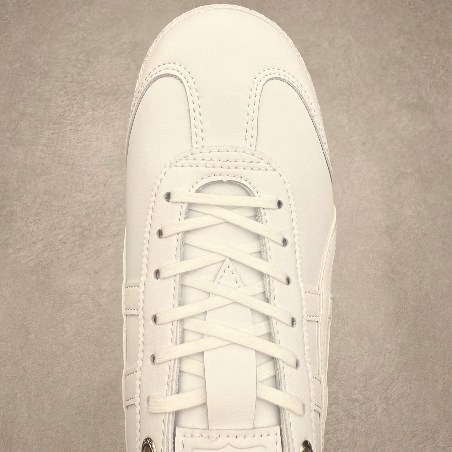 图片[4]-＃C版 Asics Onitsuka Tiger MEXICO 66 亚瑟士鬼冢虎复古经典板鞋 市场王者选手 海外订单工厂出品 长期生产补货永不断码 超成熟稳定的做工品控 原装全套纸板楦头开发 原汁原味 完美呈现版型 私模正确鞋底咬花纹路 一比一鞋头弧度高度鞋身弧度 绝不口嗨 细节品控鞋型随意秒杀市面 原档咬花纹路私模大底 一个单元有六个三角形 总体形拼接呈现花瓣状 官方四联吊牌 原装Ortholite轻量化鞋垫 原盒原配 质保卡 说明书 钢印防尘纸 纸板中底带钢印 乳胶组合鞋垫 支持全方位的对比专柜 产品从款式颜色造型上体现出追求舒适和细节的完美 鞋类更是推崇手工制作的严谨与完美 融舒适性与可穿性的设计风格 注重细节的完美和别致魅力 既保持稳重 又不失轻松的时尚感 尺码：36 37 37.5 38 39 39.5 40 40.5 41.5 42 42.5 43.5 44 45-选品中心