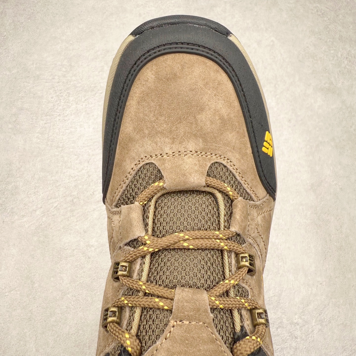 图片[4]-Columbia 哥伦比亚户外登山鞋休闲鞋户外越野徒步鞋广东大厂品质 面料采用进口磨砂牛皮 鞋底采用Vibram黄金大底 专门为鞋底设计的橡胶以出色的耐磨性，良好的防滑性，均匀的质地获得了众多品牌的认可Columbia成立于1938年，源自美国俄勒 州波特兰市，是有着80年悠久历史的国际户外品牌。作为户外科技的先驱者，哥伦比亚倡导“Tested Tough要玩就玩真的”品牌精神。实地测试文化作为其品牌基因，致力透过产品传递品牌精髓.Columbia执着于让消费者在户外得到专业的真实保护，可以更长时间地享受户外乐趣 尺码：40-45（运动码）-选品中心