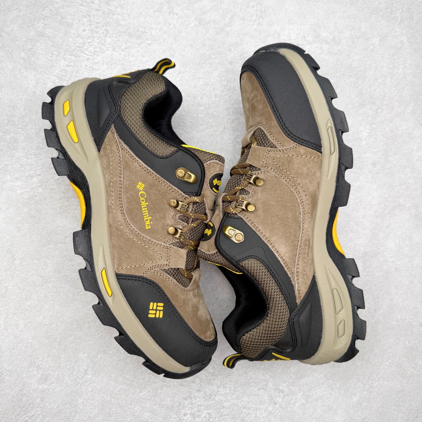 图片[3]-Columbia 哥伦比亚户外登山鞋休闲鞋户外越野徒步鞋广东大厂品质 面料采用进口磨砂牛皮 鞋底采用Vibram黄金大底 专门为鞋底设计的橡胶以出色的耐磨性，良好的防滑性，均匀的质地获得了众多品牌的认可Columbia成立于1938年，源自美国俄勒 州波特兰市，是有着80年悠久历史的国际户外品牌。作为户外科技的先驱者，哥伦比亚倡导“Tested Tough要玩就玩真的”品牌精神。实地测试文化作为其品牌基因，致力透过产品传递品牌精髓.Columbia执着于让消费者在户外得到专业的真实保护，可以更长时间地享受户外乐趣 尺码：40-45（运动码）-选品中心