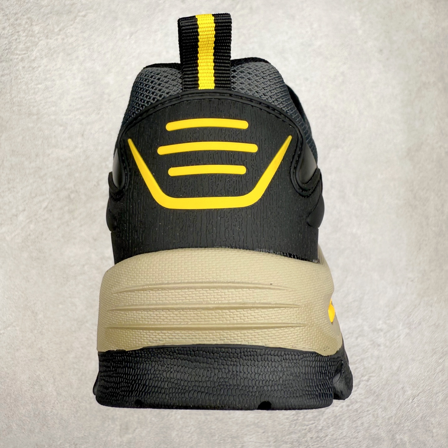 图片[8]-Columbia 哥伦比亚户外登山鞋休闲鞋户外越野徒步鞋广东大厂品质 面料采用进口磨砂牛皮 鞋底采用Vibram黄金大底 专门为鞋底设计的橡胶以出色的耐磨性，良好的防滑性，均匀的质地获得了众多品牌的认可Columbia成立于1938年，源自美国俄勒 州波特兰市，是有着80年悠久历史的国际户外品牌。作为户外科技的先驱者，哥伦比亚倡导“Tested Tough要玩就玩真的”品牌精神。实地测试文化作为其品牌基因，致力透过产品传递品牌精髓.Columbia执着于让消费者在户外得到专业的真实保护，可以更长时间地享受户外乐趣 尺码：40-45（运动码）-选品中心