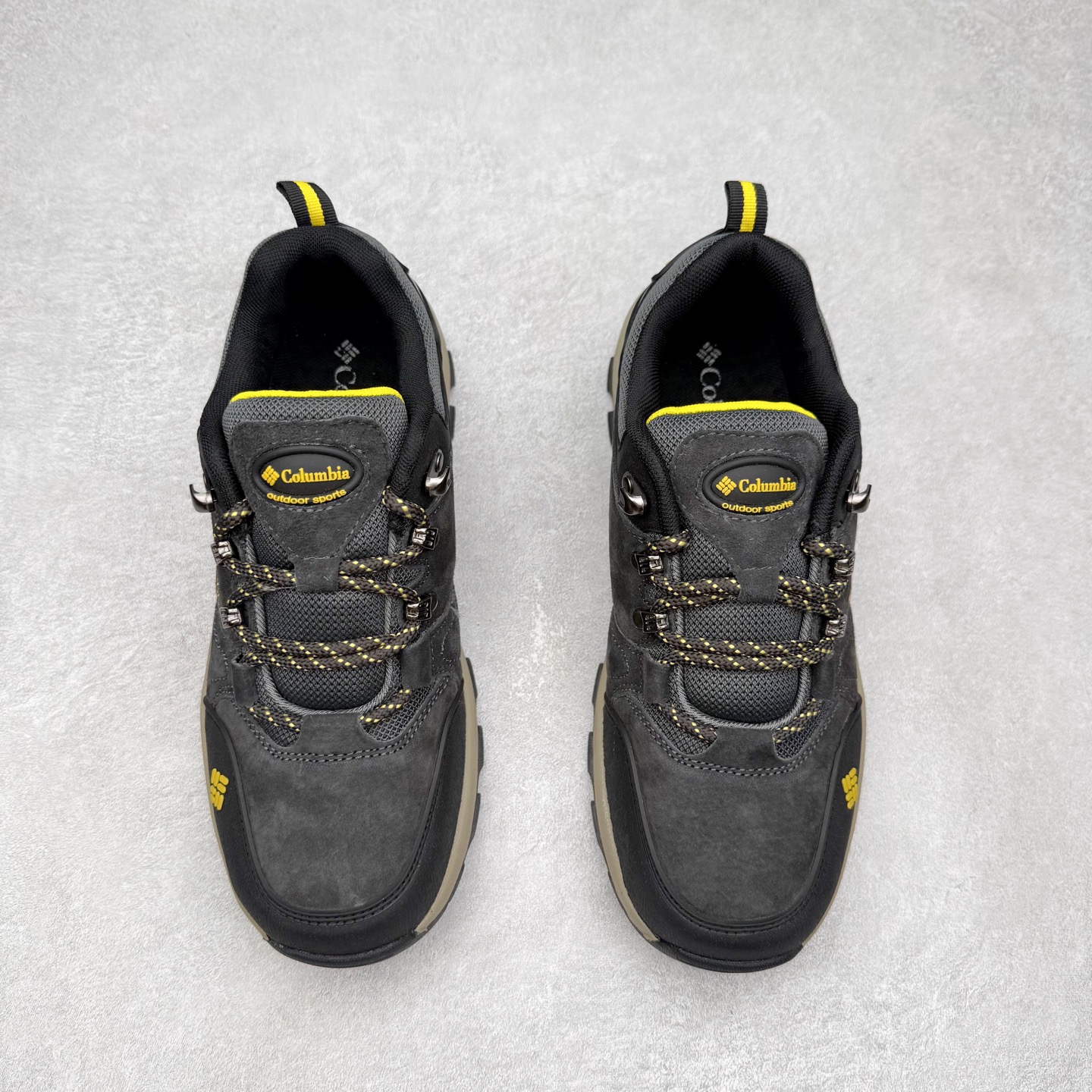 图片[2]-Columbia 哥伦比亚户外登山鞋休闲鞋户外越野徒步鞋广东大厂品质 面料采用进口磨砂牛皮 鞋底采用Vibram黄金大底 专门为鞋底设计的橡胶以出色的耐磨性，良好的防滑性，均匀的质地获得了众多品牌的认可Columbia成立于1938年，源自美国俄勒 州波特兰市，是有着80年悠久历史的国际户外品牌。作为户外科技的先驱者，哥伦比亚倡导“Tested Tough要玩就玩真的”品牌精神。实地测试文化作为其品牌基因，致力透过产品传递品牌精髓.Columbia执着于让消费者在户外得到专业的真实保护，可以更长时间地享受户外乐趣 尺码：40-45（运动码）-选品中心