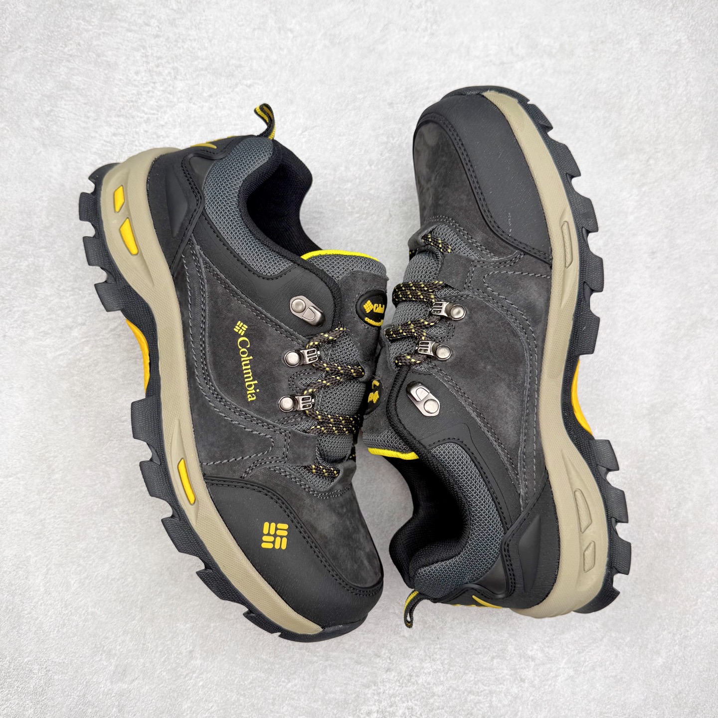图片[3]-Columbia 哥伦比亚户外登山鞋休闲鞋户外越野徒步鞋广东大厂品质 面料采用进口磨砂牛皮 鞋底采用Vibram黄金大底 专门为鞋底设计的橡胶以出色的耐磨性，良好的防滑性，均匀的质地获得了众多品牌的认可Columbia成立于1938年，源自美国俄勒 州波特兰市，是有着80年悠久历史的国际户外品牌。作为户外科技的先驱者，哥伦比亚倡导“Tested Tough要玩就玩真的”品牌精神。实地测试文化作为其品牌基因，致力透过产品传递品牌精髓.Columbia执着于让消费者在户外得到专业的真实保护，可以更长时间地享受户外乐趣 尺码：40-45（运动码）-选品中心