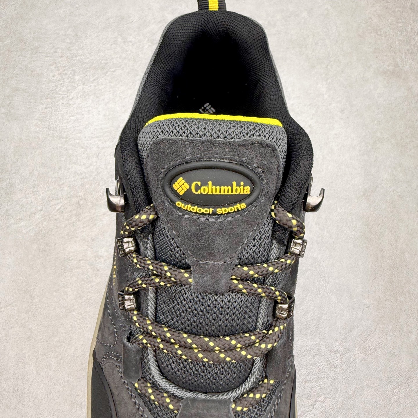 图片[5]-Columbia 哥伦比亚户外登山鞋休闲鞋户外越野徒步鞋广东大厂品质 面料采用进口磨砂牛皮 鞋底采用Vibram黄金大底 专门为鞋底设计的橡胶以出色的耐磨性，良好的防滑性，均匀的质地获得了众多品牌的认可Columbia成立于1938年，源自美国俄勒 州波特兰市，是有着80年悠久历史的国际户外品牌。作为户外科技的先驱者，哥伦比亚倡导“Tested Tough要玩就玩真的”品牌精神。实地测试文化作为其品牌基因，致力透过产品传递品牌精髓.Columbia执着于让消费者在户外得到专业的真实保护，可以更长时间地享受户外乐趣 尺码：40-45（运动码）-选品中心