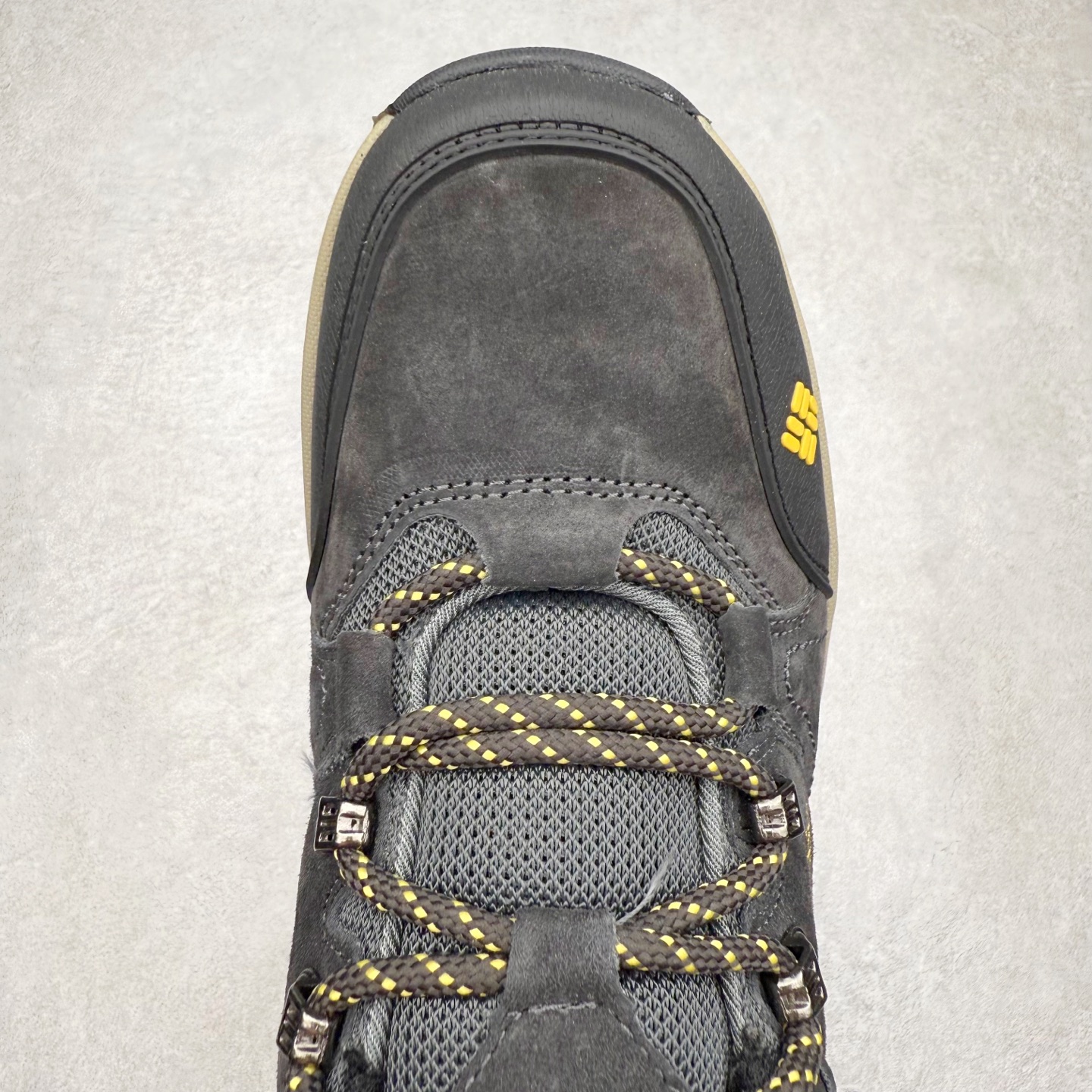 图片[4]-Columbia 哥伦比亚户外登山鞋休闲鞋户外越野徒步鞋广东大厂品质 面料采用进口磨砂牛皮 鞋底采用Vibram黄金大底 专门为鞋底设计的橡胶以出色的耐磨性，良好的防滑性，均匀的质地获得了众多品牌的认可Columbia成立于1938年，源自美国俄勒 州波特兰市，是有着80年悠久历史的国际户外品牌。作为户外科技的先驱者，哥伦比亚倡导“Tested Tough要玩就玩真的”品牌精神。实地测试文化作为其品牌基因，致力透过产品传递品牌精髓.Columbia执着于让消费者在户外得到专业的真实保护，可以更长时间地享受户外乐趣 尺码：40-45（运动码）-选品中心