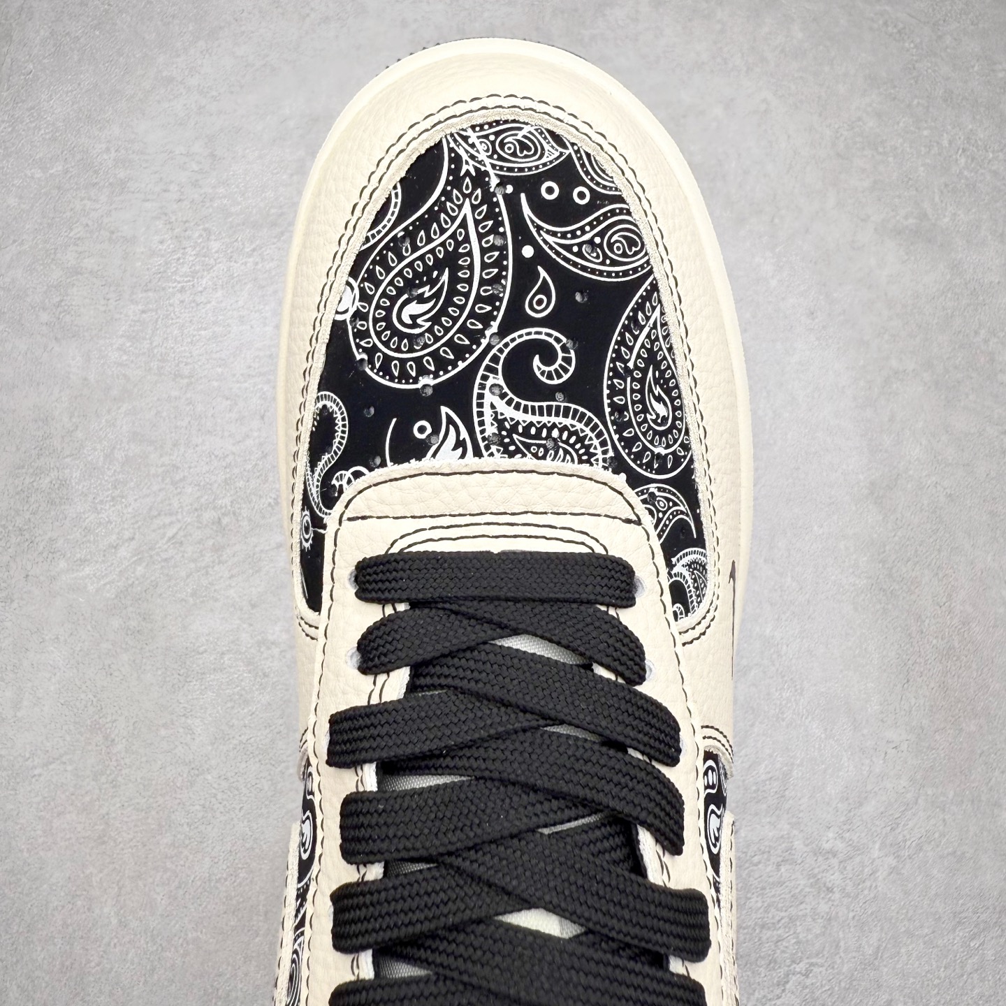 图片[4]-NK Air Force 1´07 Low 空军一号低帮百搭休闲运动板鞋 ZD1988-005 柔软、弹性十足的缓震性能和出色的中底设计 横跨复古与现代的外型结合 造就出风靡全球 三十多年的Force 1 直到今天还深受青睐 实拍调校N版已经零色差零失真 百分百还原实物色彩所见即所得 不存在货不对板色差等低级问题 选购参考实物拍摄 不混卖不参货 只用心做好货严格选品 承诺混一赔十 尺码：36 36.5 37.5 38 38.5 39 40 40.5 41 42 42.5 43 44 44.5 45-选品中心