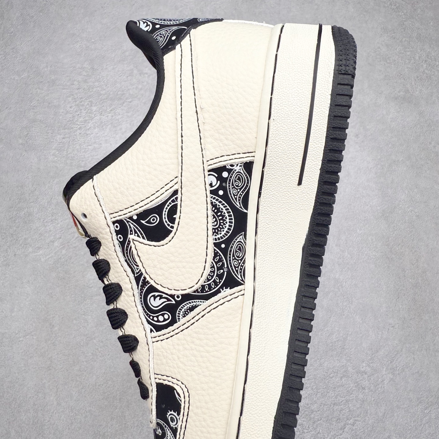 图片[7]-NK Air Force 1´07 Low 空军一号低帮百搭休闲运动板鞋 ZD1988-005 柔软、弹性十足的缓震性能和出色的中底设计 横跨复古与现代的外型结合 造就出风靡全球 三十多年的Force 1 直到今天还深受青睐 实拍调校N版已经零色差零失真 百分百还原实物色彩所见即所得 不存在货不对板色差等低级问题 选购参考实物拍摄 不混卖不参货 只用心做好货严格选品 承诺混一赔十 尺码：36 36.5 37.5 38 38.5 39 40 40.5 41 42 42.5 43 44 44.5 45-选品中心