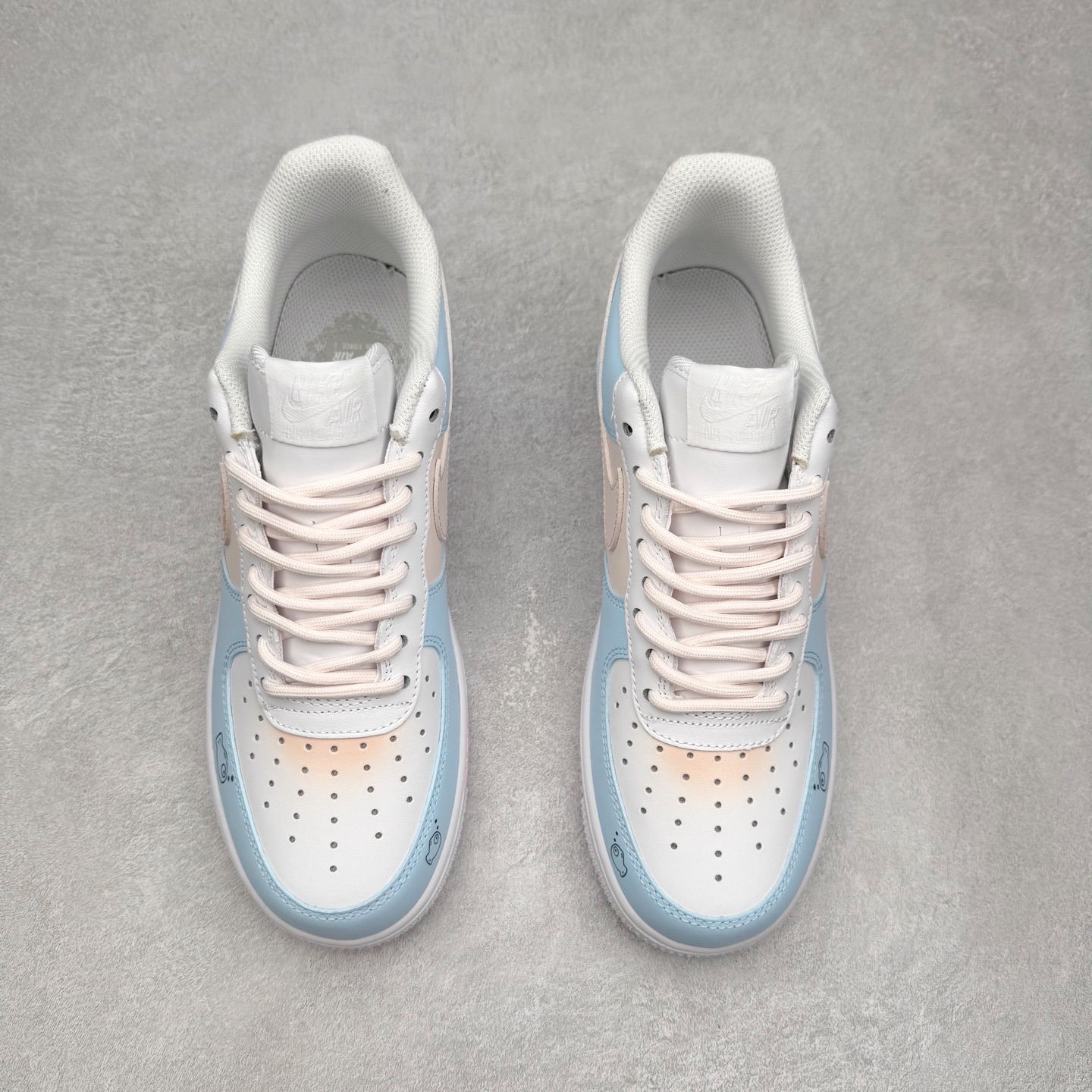 图片[2]-NK Air Force 1´07 Low 空军一号低帮百搭休闲运动板鞋 ZH0316-107 柔软、弹性十足的缓震性能和出色的中底设计 横跨复古与现代的外型结合 造就出风靡全球 三十多年的Force 1 直到今天还深受青睐 实拍调校N版已经零色差零失真 百分百还原实物色彩所见即所得 不存在货不对板色差等低级问题 选购参考实物拍摄 不混卖不参货 只用心做好货严格选品 承诺混一赔十 尺码：36 36.5 37.5 38 38.5 39 40 40.5 41 42 42.5 43 44 44.5 45-选品中心