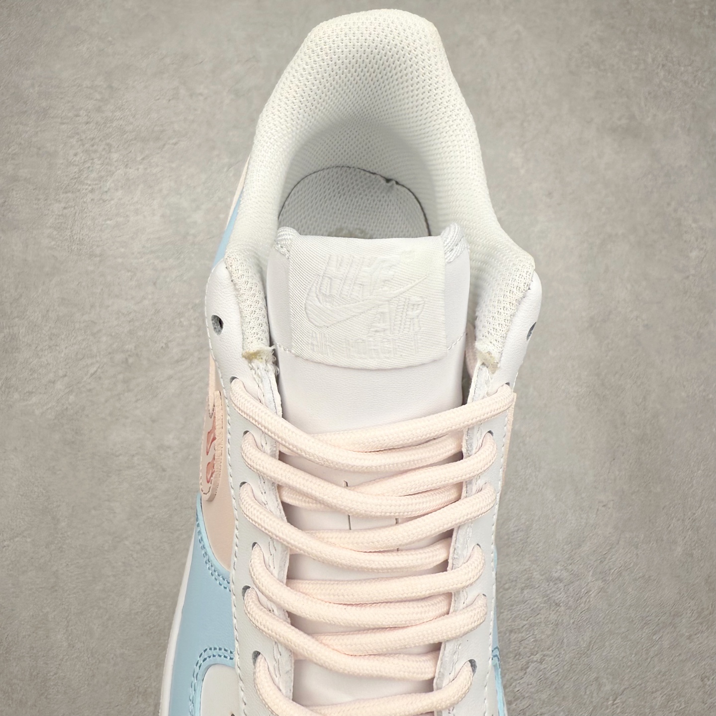 图片[5]-NK Air Force 1´07 Low 空军一号低帮百搭休闲运动板鞋 ZH0316-107 柔软、弹性十足的缓震性能和出色的中底设计 横跨复古与现代的外型结合 造就出风靡全球 三十多年的Force 1 直到今天还深受青睐 实拍调校N版已经零色差零失真 百分百还原实物色彩所见即所得 不存在货不对板色差等低级问题 选购参考实物拍摄 不混卖不参货 只用心做好货严格选品 承诺混一赔十 尺码：36 36.5 37.5 38 38.5 39 40 40.5 41 42 42.5 43 44 44.5 45-选品中心