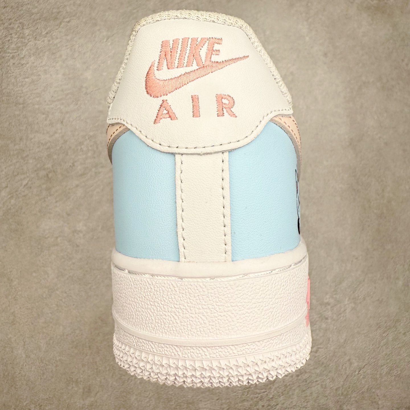 图片[8]-NK Air Force 1´07 Low 空军一号低帮百搭休闲运动板鞋 ZH0316-107 柔软、弹性十足的缓震性能和出色的中底设计 横跨复古与现代的外型结合 造就出风靡全球 三十多年的Force 1 直到今天还深受青睐 实拍调校N版已经零色差零失真 百分百还原实物色彩所见即所得 不存在货不对板色差等低级问题 选购参考实物拍摄 不混卖不参货 只用心做好货严格选品 承诺混一赔十 尺码：36 36.5 37.5 38 38.5 39 40 40.5 41 42 42.5 43 44 44.5 45-选品中心