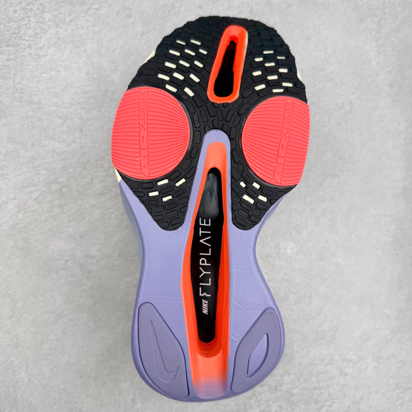 图片[9]-NK Air Zoom Alphafly NEXT% 3 2024全新马拉松超级跑鞋 有史以来最轻盈、测试次数最多的NK Alphafly 经过精英马拉松运动员的测试验证 并搭载Air Zoom气垫 旨在助力跑者实现突破 取得更佳的成绩 在开发过程中 Alphafly 3帮助耐克运动员凯尔文·基普图姆（Kelvin Kiptum）以2：00：35的成绩刷新了马拉松世界纪录 Alphafly的动力设计没有改变——Air Zoom气垫单元、Flyplate碳纤维板和ZoomX泡绵 但是整体系统的制作方法略有调整 优化和提升了对运动员的帮助 主要更新包括一体式鞋底 提供顺畅稳定的“后跟到脚趾”过渡；更宽的全长Flyplate碳纤维板提供稳定助推力 全新Fast Shot外底保证出色牵引力和抓地力 全新Atomknit 3.0鞋面提供更强的控制力、透气性和中足支撑力 尺码：36 36.5 37.5 38 38.5 39 40 40.5 41 42 42.5 43 44 44.5 45-选品中心