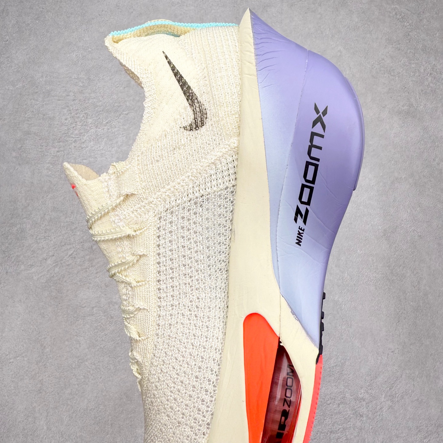 图片[7]-NK Air Zoom Alphafly NEXT% 3 2024全新马拉松超级跑鞋 有史以来最轻盈、测试次数最多的NK Alphafly 经过精英马拉松运动员的测试验证 并搭载Air Zoom气垫 旨在助力跑者实现突破 取得更佳的成绩 在开发过程中 Alphafly 3帮助耐克运动员凯尔文·基普图姆（Kelvin Kiptum）以2：00：35的成绩刷新了马拉松世界纪录 Alphafly的动力设计没有改变——Air Zoom气垫单元、Flyplate碳纤维板和ZoomX泡绵 但是整体系统的制作方法略有调整 优化和提升了对运动员的帮助 主要更新包括一体式鞋底 提供顺畅稳定的“后跟到脚趾”过渡；更宽的全长Flyplate碳纤维板提供稳定助推力 全新Fast Shot外底保证出色牵引力和抓地力 全新Atomknit 3.0鞋面提供更强的控制力、透气性和中足支撑力 尺码：36 36.5 37.5 38 38.5 39 40 40.5 41 42 42.5 43 44 44.5 45-选品中心