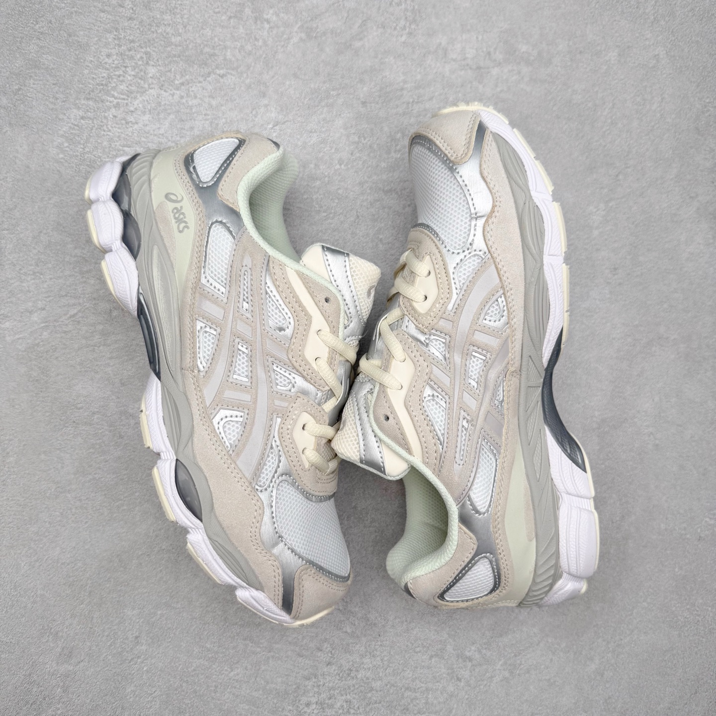 图片[3]-Asics GEL-NYC 亚瑟士防滑耐磨透气低帮运动休闲鞋 GEL-NYC™ 运动鞋的灵感源自传统和现代高性能跑步风格 其鞋面结构参考了 2000 年代初的 GEL-NIMBUS™ 3 鞋 并将其与 MC-PLUS V 设计中的各种装饰融为一体 该工装通过使用 GEL-CUMULUS® 16 鞋的工装系统来对比鞋面的复古风格 通过轻质泡沫和 GEL® 技术嵌入物的结合 这种中底结构有助于创造先进的脚底舒适度 尺码：36 37 37.5 38 39 40.5 41.5 42 42.5 43.5 44 45-选品中心