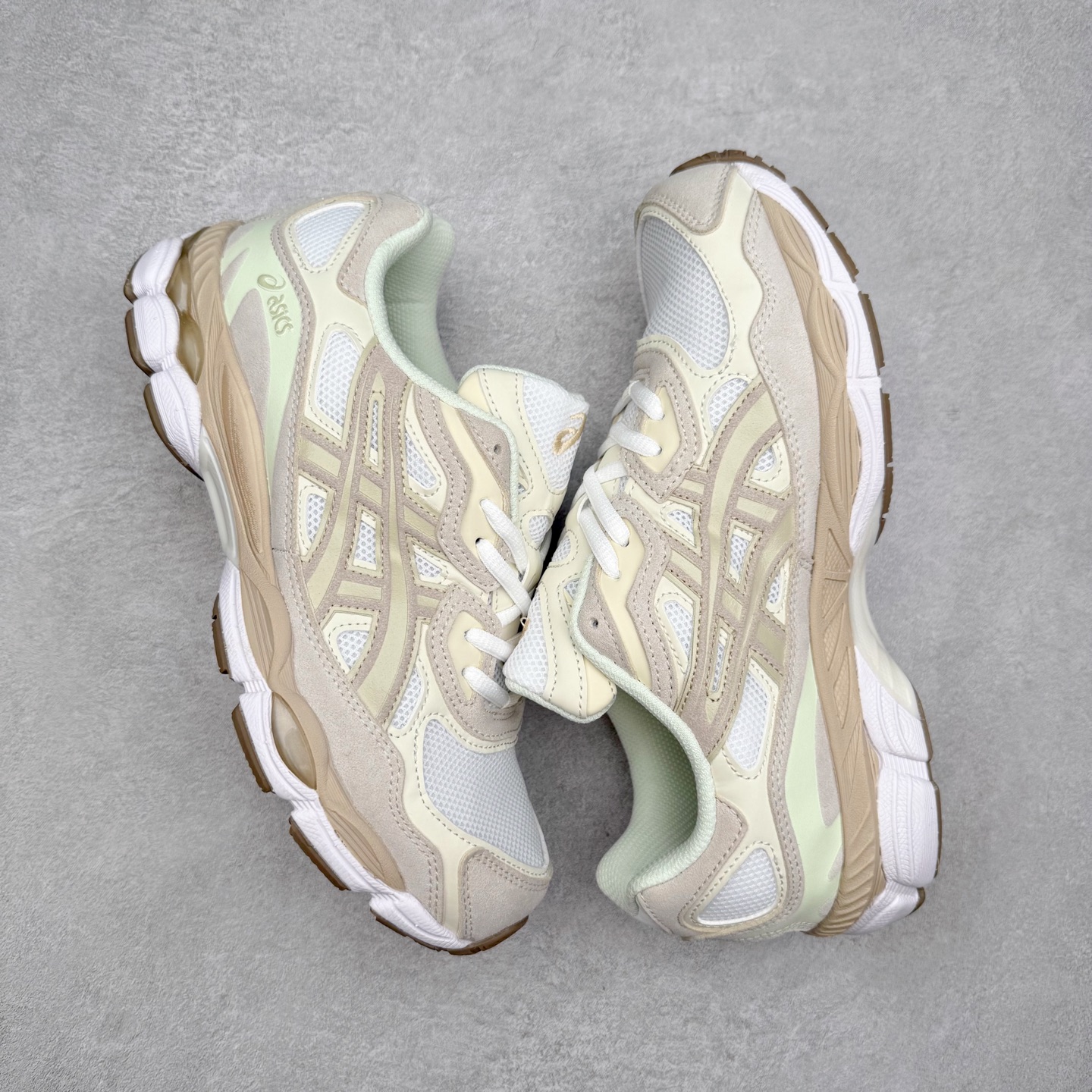 图片[3]-Asics GEL-NYC 亚瑟士防滑耐磨透气低帮运动休闲鞋 GEL-NYC™ 运动鞋的灵感源自传统和现代高性能跑步风格 其鞋面结构参考了 2000 年代初的 GEL-NIMBUS™ 3 鞋 并将其与 MC-PLUS V 设计中的各种装饰融为一体 该工装通过使用 GEL-CUMULUS® 16 鞋的工装系统来对比鞋面的复古风格 通过轻质泡沫和 GEL® 技术嵌入物的结合 这种中底结构有助于创造先进的脚底舒适度 尺码：36 37 37.5 38 39 40.5 41.5 42 42.5 43.5 44 45-选品中心