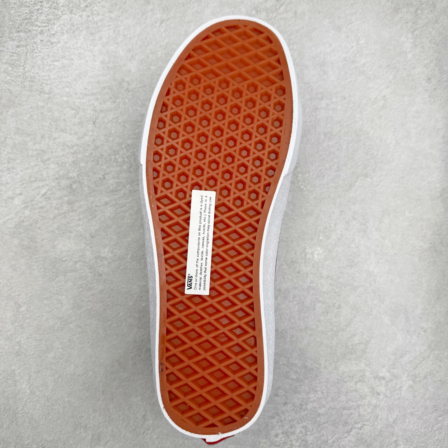 图片[9]-Vans SK8-Hi x Fog联名 全新一代 高帮硫化帆布鞋 该鞋款以白线勾勒出整体造型，鞋面采用帆布搭配麂皮材质，鞋身布满Fog黑白字体彰显联名，极具辨识度，上脚百搭不出错。 尺码：35 36 36.5 37 38 38.5 39 40 40.5 41 42 42.5 43 44-选品中心