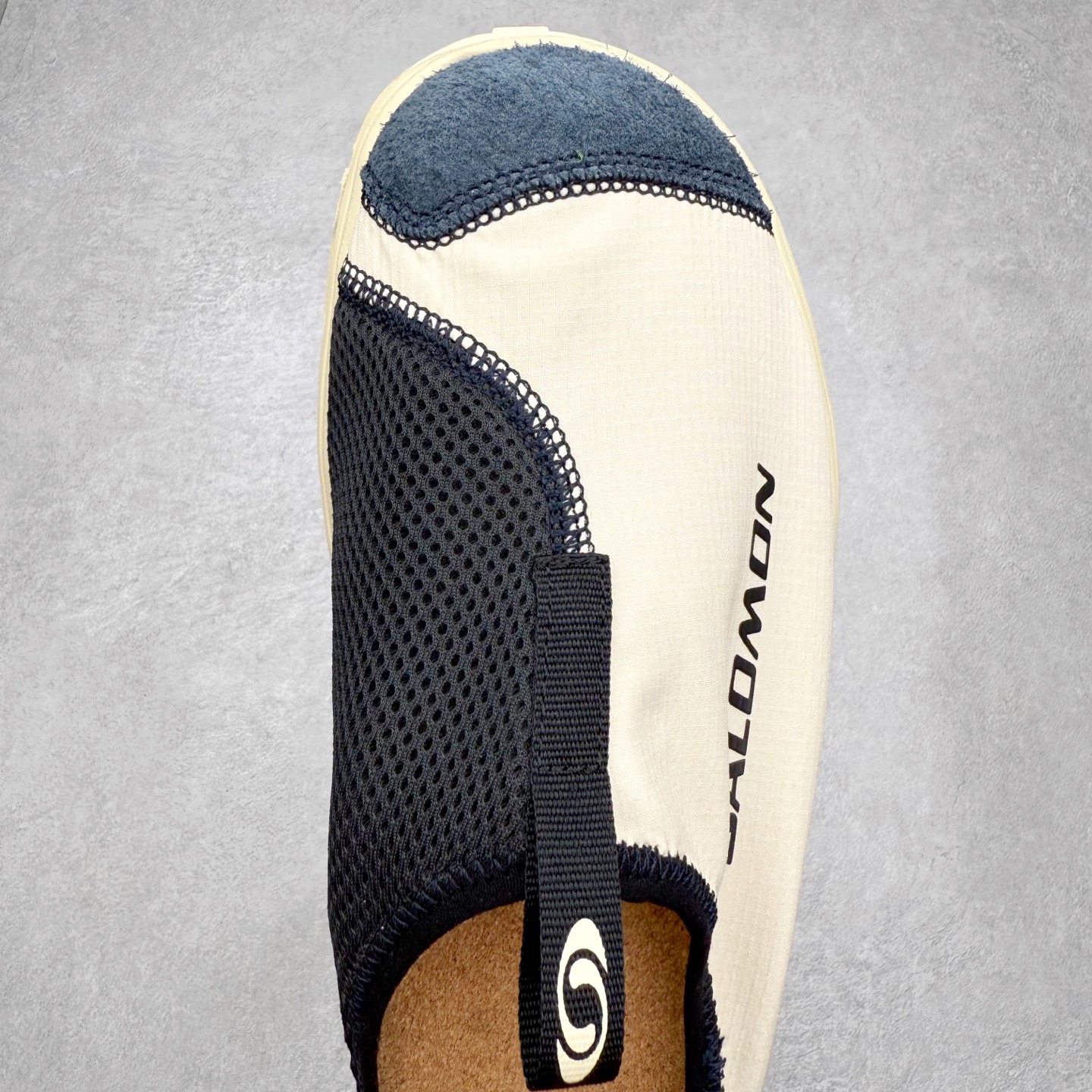 图片[4]-＃HP SALOMON萨洛蒙 RX Slide 3.0 CANVAS 舒适柔软 防滑包头拖鞋 男女同款 SALOMON诞生于1947年的法国阿尔卑斯山区，全球知名的户外运动品牌。一直致力于推动滑雪、越野跑等山地运动的发展及产品的进步。其产品设计致力于追求创新和发掘产品的性能极限，帮助喜欢自由的人在山地间不断挑战自我。实拍调校N版已经零色差零失真 百分百还原实物色彩所见即所得 不存在货不对板色差等低级问题 选购参考实物拍摄 不混卖不参货 只用心做好货严格选品 承诺混一赔十 尺码：36 36.5 37.5 38 38.5 39 40 40.5 41 42 42.5 43 44 44.5 45-选品中心