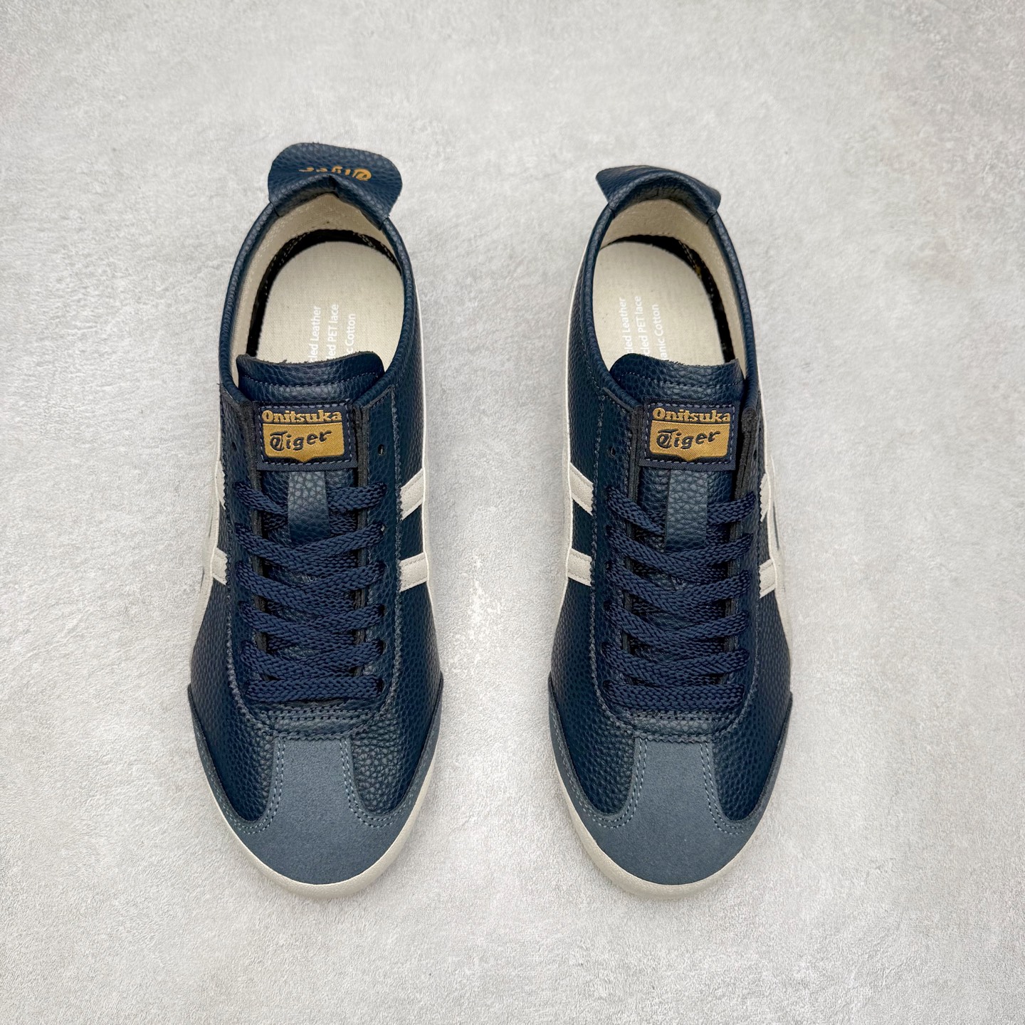 图片[2]-＃纯原福利 Asics Onitsuka Tiger MEXICO 66 亚瑟士鬼冢虎复古经典板鞋 市场最强版本 原厂牛津布加持 海外订单工厂出品 超成熟稳定的做工品控 原装全套纸板楦头开发 原汁原味 完美呈现版型 私模正确鞋底咬花纹路 一比一鞋头弧度高度鞋身弧度 绝不口嗨 细节品控鞋型随意秒杀市面 原档咬花纹路私模大底 一个单元有六个三角形 总体形拼接呈现花瓣状 官方四联吊牌 原装Ortholite轻量化鞋垫 原盒原配 质保卡 说明书 钢印防尘纸 纸板中底带钢印 乳胶组合鞋垫 支持全方位的对比专柜 产品从款式颜色造型上体现出追求舒适和细节的完美 鞋类更是推崇手工制作的严谨与完美 融舒适性与可穿性的设计风格 注重细节的完美和别致魅力 既保持稳重 又不失轻松的时尚感 尺码：36 37 37.5 38 39 39.5 40 40.5 41.5 42 42.5 43.5 44 45-选品中心