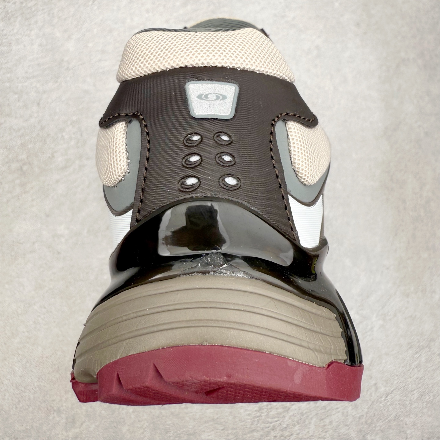 图片[8]-＃福利特价 SALOMON XT-WHISPER 萨洛蒙圆头防滑耐磨低帮休闲越野训练城市通勤跑步鞋 鞋面以“锯齿”状的包裹系统呈现 在基色底之下加入了各种色点缀 将公司的最新技术和时尚前卫的造型融入耐用的长跑款式中 鞋面由 TPU 薄膜制成 并焊接在高耐磨网眼上 使其既时尚又坚固 由 ACS底盘支撑 可增强稳定性和支撑力 以及由橡胶凸耳 Contragrip外底覆盖的 EVA 缓冲中底 旨在应对崎岖的地形 鞋舌上的彩色Salomon 标签、Quicklace 系统以及鞋头、鞋舌和鞋跟上的附加品牌使细节更加完美 让穿着者可以轻松驾驭户外与通勤下的任何运动生活场景 无缝鞋身户外随意纵横 颜值与脚感兼备 出街通勤 绝对非常吸睛 你值得拥有 尺码：36 36.5 37.5 38 38.5 39 40 40.5 41 42 42.5 43 44 44.5 45-选品中心