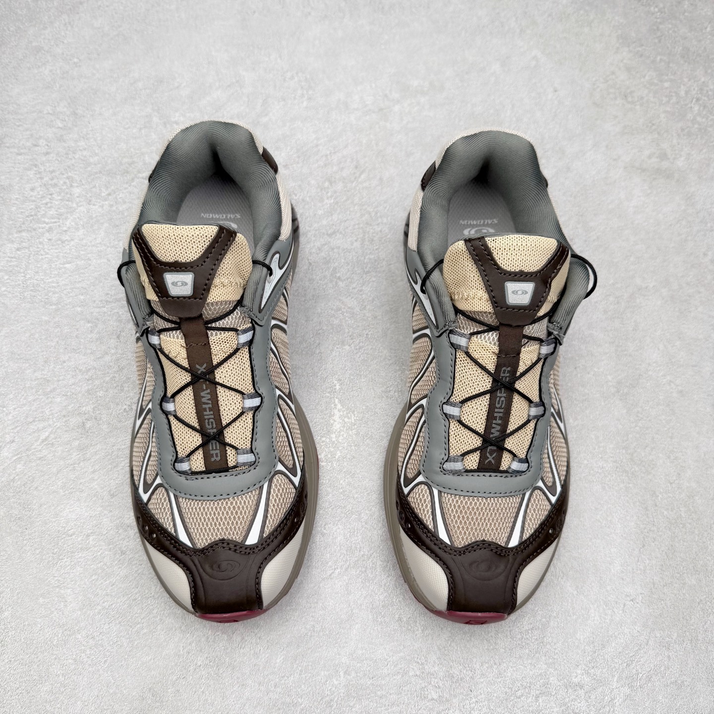 图片[2]-＃福利特价 SALOMON XT-WHISPER 萨洛蒙圆头防滑耐磨低帮休闲越野训练城市通勤跑步鞋 鞋面以“锯齿”状的包裹系统呈现 在基色底之下加入了各种色点缀 将公司的最新技术和时尚前卫的造型融入耐用的长跑款式中 鞋面由 TPU 薄膜制成 并焊接在高耐磨网眼上 使其既时尚又坚固 由 ACS底盘支撑 可增强稳定性和支撑力 以及由橡胶凸耳 Contragrip外底覆盖的 EVA 缓冲中底 旨在应对崎岖的地形 鞋舌上的彩色Salomon 标签、Quicklace 系统以及鞋头、鞋舌和鞋跟上的附加品牌使细节更加完美 让穿着者可以轻松驾驭户外与通勤下的任何运动生活场景 无缝鞋身户外随意纵横 颜值与脚感兼备 出街通勤 绝对非常吸睛 你值得拥有 尺码：36 36.5 37.5 38 38.5 39 40 40.5 41 42 42.5 43 44 44.5 45-选品中心