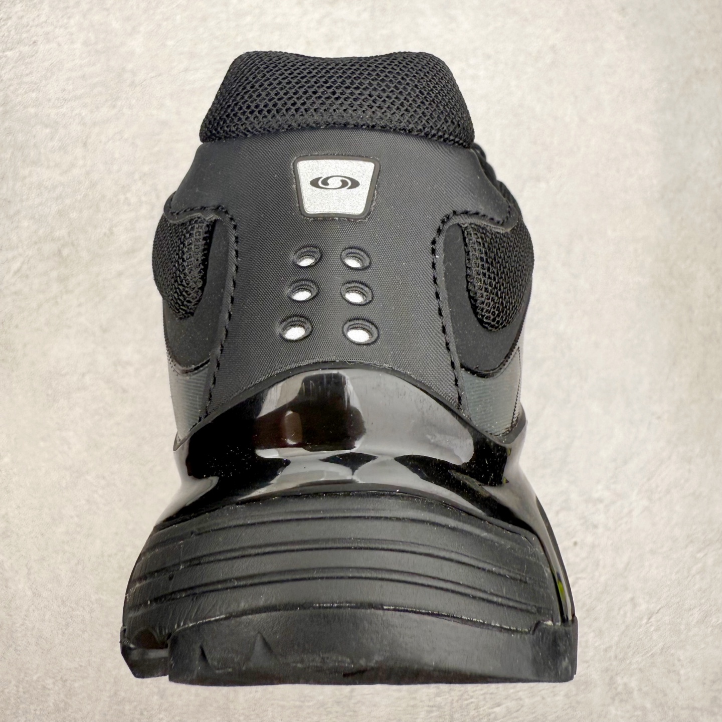 图片[8]-＃福利特价 SALOMON XT-WHISPER 萨洛蒙圆头防滑耐磨低帮休闲越野训练城市通勤跑步鞋 鞋面以“锯齿”状的包裹系统呈现 在基色底之下加入了各种色点缀 将公司的最新技术和时尚前卫的造型融入耐用的长跑款式中 鞋面由 TPU 薄膜制成 并焊接在高耐磨网眼上 使其既时尚又坚固 由 ACS底盘支撑 可增强稳定性和支撑力 以及由橡胶凸耳 Contragrip外底覆盖的 EVA 缓冲中底 旨在应对崎岖的地形 鞋舌上的彩色Salomon 标签、Quicklace 系统以及鞋头、鞋舌和鞋跟上的附加品牌使细节更加完美 让穿着者可以轻松驾驭户外与通勤下的任何运动生活场景 无缝鞋身户外随意纵横 颜值与脚感兼备 出街通勤 绝对非常吸睛 你值得拥有 尺码：36 36.5 37.5 38 38.5 39 40 40.5 41 42 42.5 43 44 44.5 45-选品中心