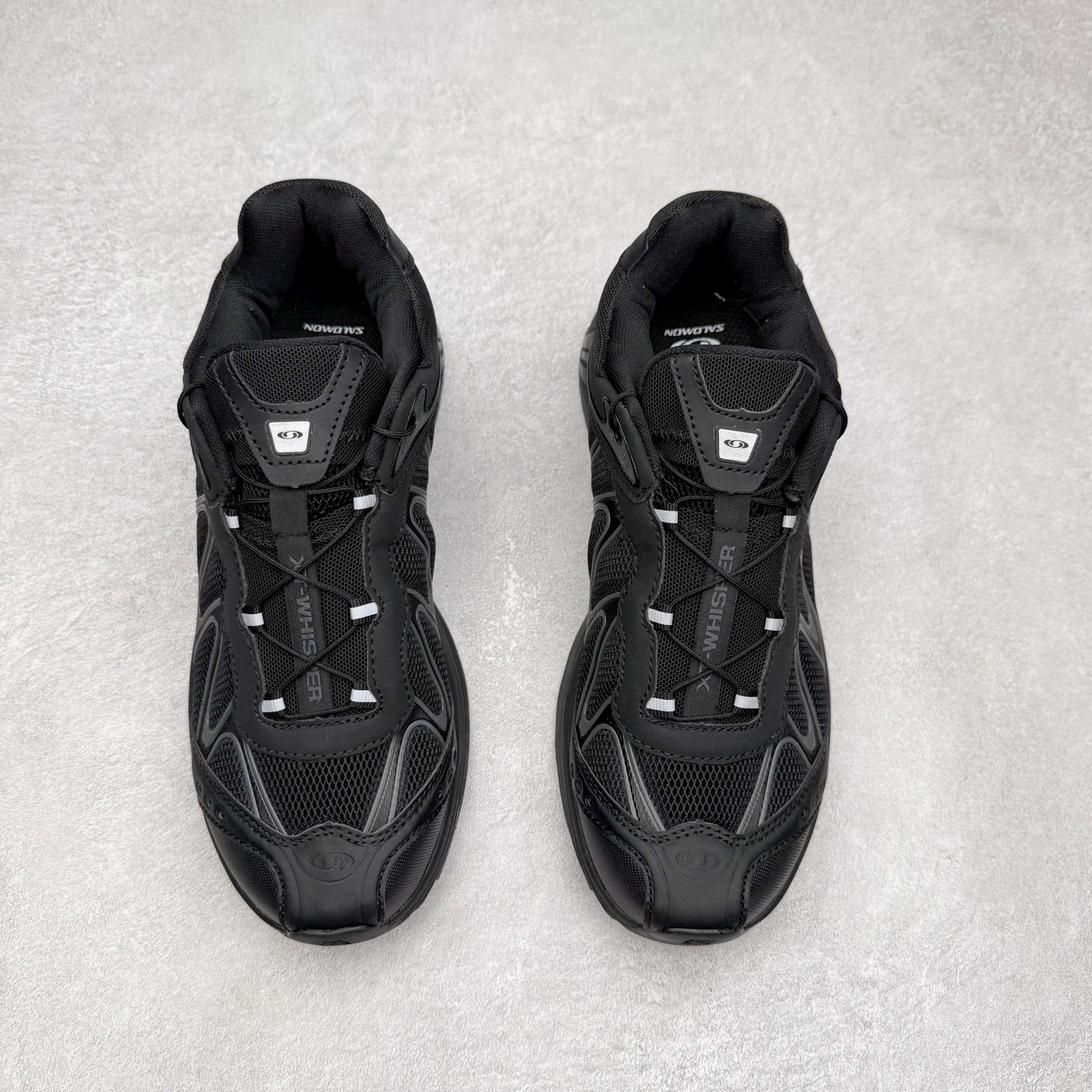 图片[2]-＃福利特价 SALOMON XT-WHISPER 萨洛蒙圆头防滑耐磨低帮休闲越野训练城市通勤跑步鞋 鞋面以“锯齿”状的包裹系统呈现 在基色底之下加入了各种色点缀 将公司的最新技术和时尚前卫的造型融入耐用的长跑款式中 鞋面由 TPU 薄膜制成 并焊接在高耐磨网眼上 使其既时尚又坚固 由 ACS底盘支撑 可增强稳定性和支撑力 以及由橡胶凸耳 Contragrip外底覆盖的 EVA 缓冲中底 旨在应对崎岖的地形 鞋舌上的彩色Salomon 标签、Quicklace 系统以及鞋头、鞋舌和鞋跟上的附加品牌使细节更加完美 让穿着者可以轻松驾驭户外与通勤下的任何运动生活场景 无缝鞋身户外随意纵横 颜值与脚感兼备 出街通勤 绝对非常吸睛 你值得拥有 尺码：36 36.5 37.5 38 38.5 39 40 40.5 41 42 42.5 43 44 44.5 45-选品中心