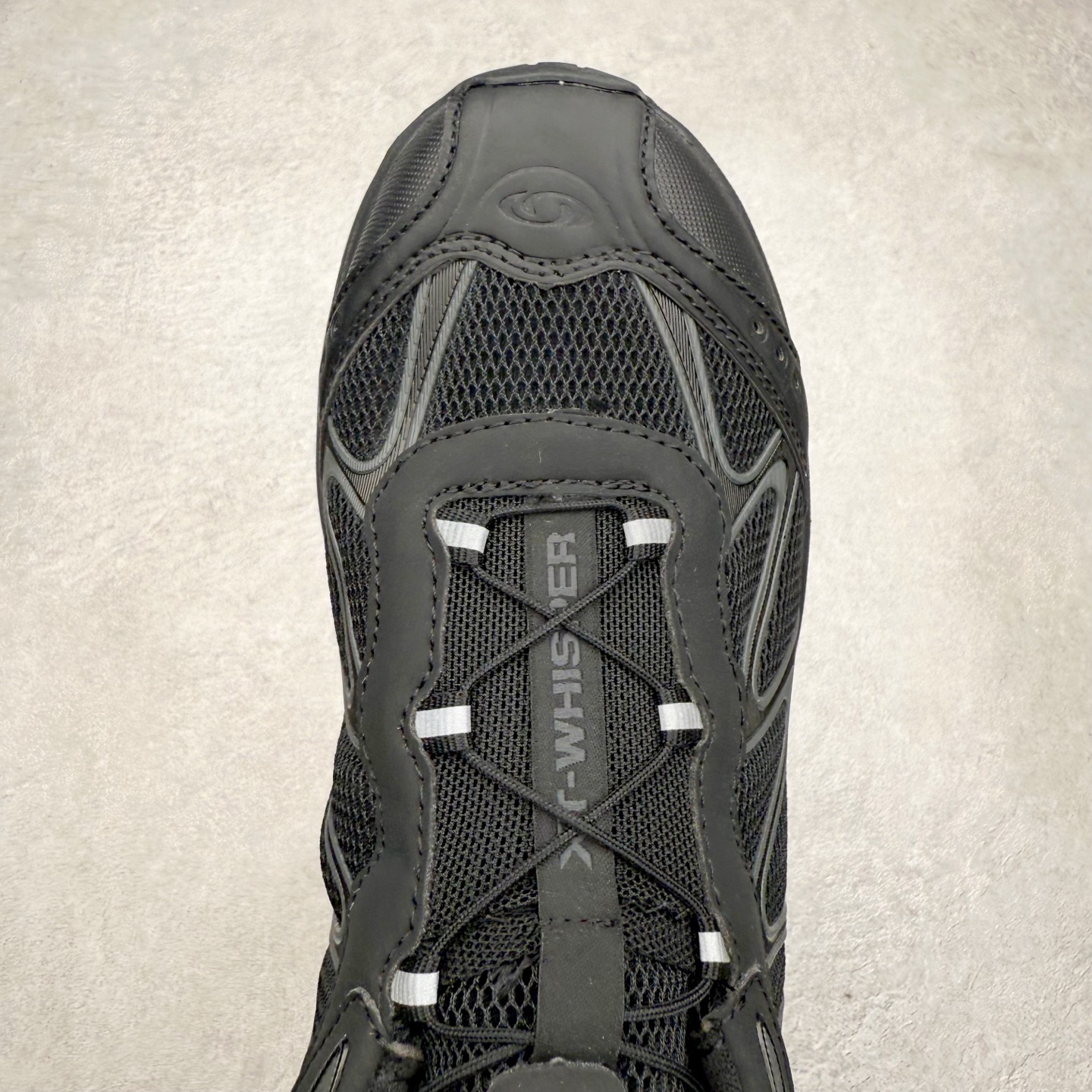 图片[4]-＃福利特价 SALOMON XT-WHISPER 萨洛蒙圆头防滑耐磨低帮休闲越野训练城市通勤跑步鞋 鞋面以“锯齿”状的包裹系统呈现 在基色底之下加入了各种色点缀 将公司的最新技术和时尚前卫的造型融入耐用的长跑款式中 鞋面由 TPU 薄膜制成 并焊接在高耐磨网眼上 使其既时尚又坚固 由 ACS底盘支撑 可增强稳定性和支撑力 以及由橡胶凸耳 Contragrip外底覆盖的 EVA 缓冲中底 旨在应对崎岖的地形 鞋舌上的彩色Salomon 标签、Quicklace 系统以及鞋头、鞋舌和鞋跟上的附加品牌使细节更加完美 让穿着者可以轻松驾驭户外与通勤下的任何运动生活场景 无缝鞋身户外随意纵横 颜值与脚感兼备 出街通勤 绝对非常吸睛 你值得拥有 尺码：36 36.5 37.5 38 38.5 39 40 40.5 41 42 42.5 43 44 44.5 45-选品中心