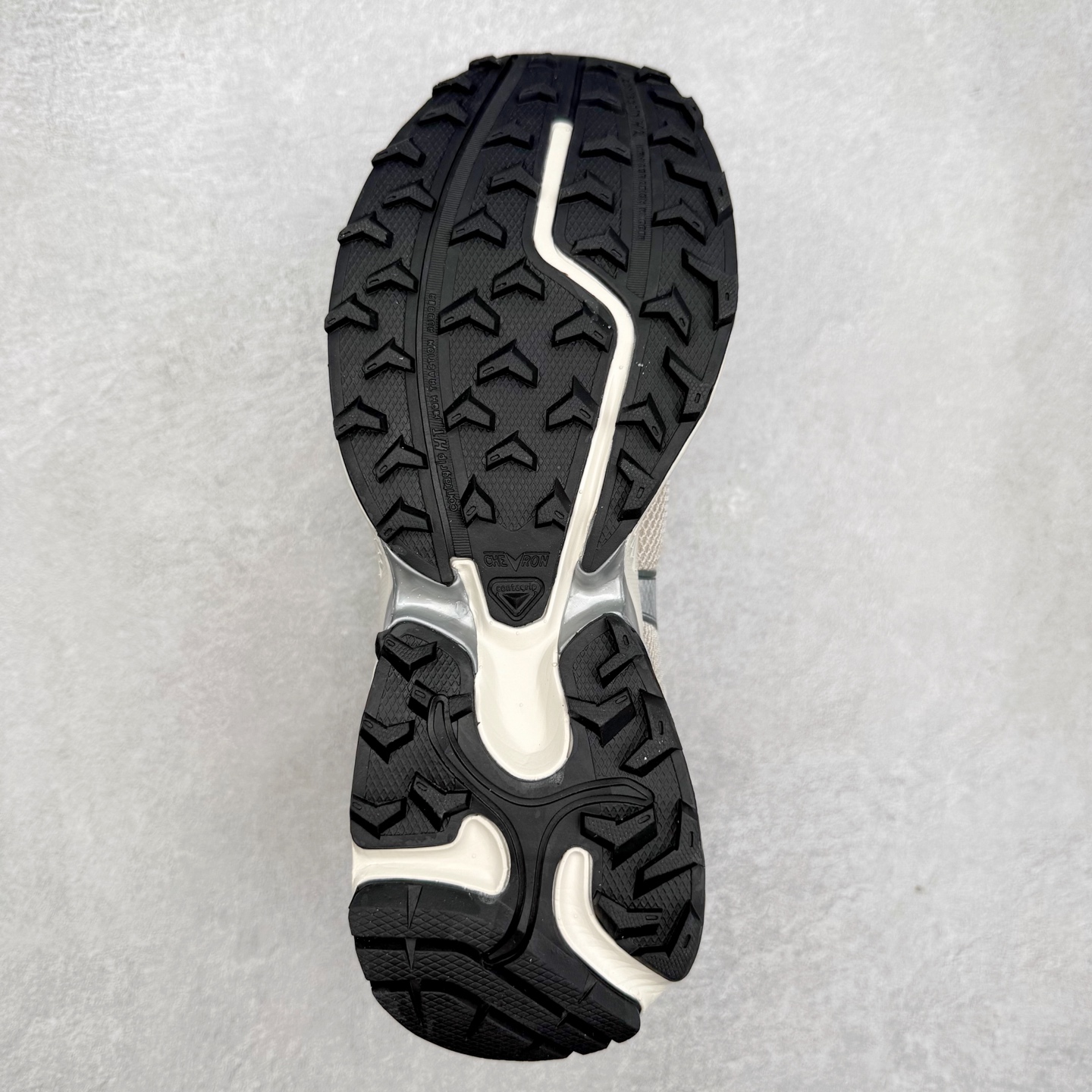 图片[9]-＃福利特价 SALOMON XT-WHISPER 萨洛蒙圆头防滑耐磨低帮休闲越野训练城市通勤跑步鞋 鞋面以“锯齿”状的包裹系统呈现 在基色底之下加入了各种色点缀 将公司的最新技术和时尚前卫的造型融入耐用的长跑款式中 鞋面由 TPU 薄膜制成 并焊接在高耐磨网眼上 使其既时尚又坚固 由 ACS底盘支撑 可增强稳定性和支撑力 以及由橡胶凸耳 Contragrip外底覆盖的 EVA 缓冲中底 旨在应对崎岖的地形 鞋舌上的彩色Salomon 标签、Quicklace 系统以及鞋头、鞋舌和鞋跟上的附加品牌使细节更加完美 让穿着者可以轻松驾驭户外与通勤下的任何运动生活场景 无缝鞋身户外随意纵横 颜值与脚感兼备 出街通勤 绝对非常吸睛 你值得拥有 尺码：36 36.5 37.5 38 38.5 39 40 40.5 41 42 42.5 43 44 44.5 45-选品中心