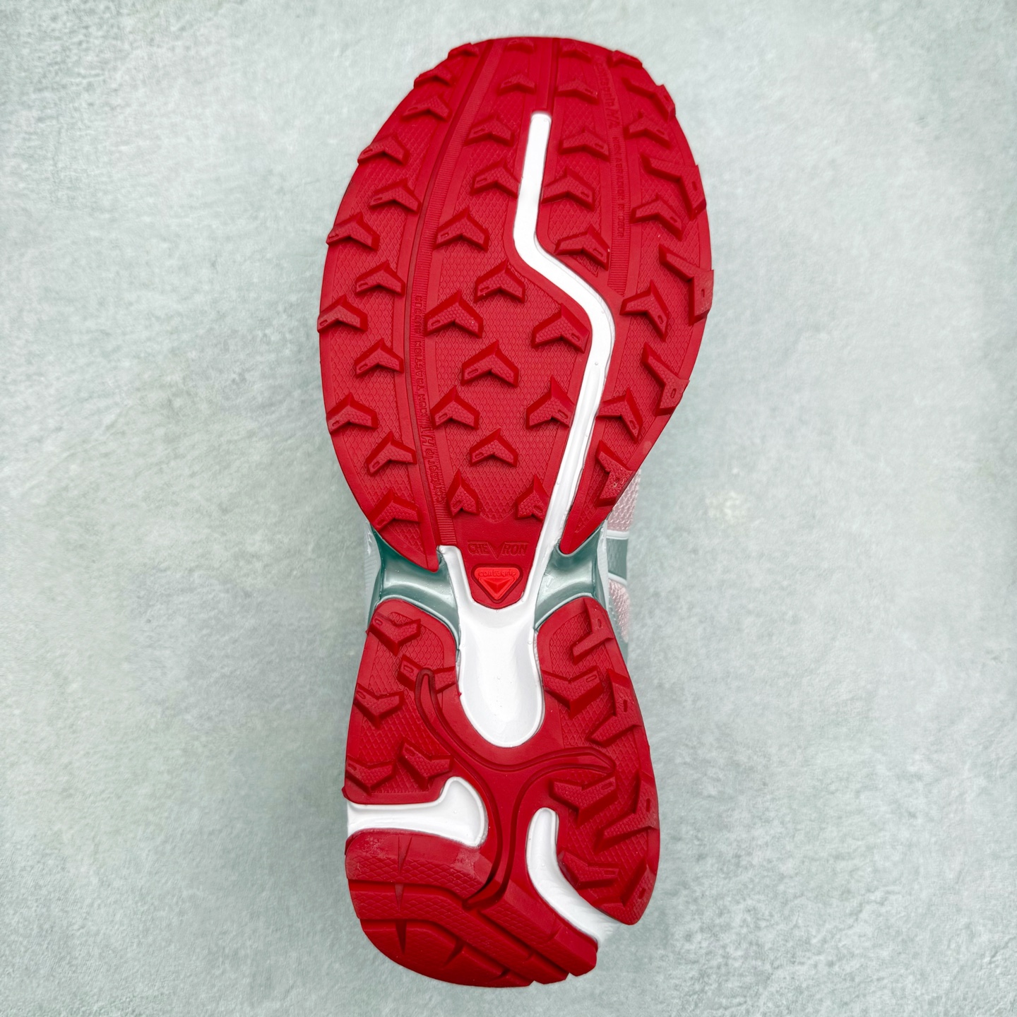 图片[9]-＃福利特价 SALOMON XT-WHISPER 萨洛蒙圆头防滑耐磨低帮休闲越野训练城市通勤跑步鞋 鞋面以“锯齿”状的包裹系统呈现 在基色底之下加入了各种色点缀 将公司的最新技术和时尚前卫的造型融入耐用的长跑款式中 鞋面由 TPU 薄膜制成 并焊接在高耐磨网眼上 使其既时尚又坚固 由 ACS底盘支撑 可增强稳定性和支撑力 以及由橡胶凸耳 Contragrip外底覆盖的 EVA 缓冲中底 旨在应对崎岖的地形 鞋舌上的彩色Salomon 标签、Quicklace 系统以及鞋头、鞋舌和鞋跟上的附加品牌使细节更加完美 让穿着者可以轻松驾驭户外与通勤下的任何运动生活场景 无缝鞋身户外随意纵横 颜值与脚感兼备 出街通勤 绝对非常吸睛 你值得拥有 尺码：36 36.5 37.5 38 38.5 39 40 40.5 41 42 42.5 43 44 44.5 45-选品中心