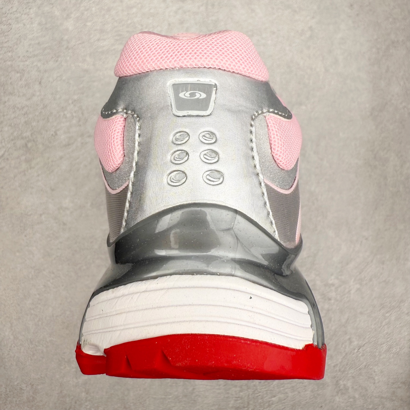 图片[8]-＃福利特价 SALOMON XT-WHISPER 萨洛蒙圆头防滑耐磨低帮休闲越野训练城市通勤跑步鞋 鞋面以“锯齿”状的包裹系统呈现 在基色底之下加入了各种色点缀 将公司的最新技术和时尚前卫的造型融入耐用的长跑款式中 鞋面由 TPU 薄膜制成 并焊接在高耐磨网眼上 使其既时尚又坚固 由 ACS底盘支撑 可增强稳定性和支撑力 以及由橡胶凸耳 Contragrip外底覆盖的 EVA 缓冲中底 旨在应对崎岖的地形 鞋舌上的彩色Salomon 标签、Quicklace 系统以及鞋头、鞋舌和鞋跟上的附加品牌使细节更加完美 让穿着者可以轻松驾驭户外与通勤下的任何运动生活场景 无缝鞋身户外随意纵横 颜值与脚感兼备 出街通勤 绝对非常吸睛 你值得拥有 尺码：36 36.5 37.5 38 38.5 39 40 40.5 41 42 42.5 43 44 44.5 45-选品中心