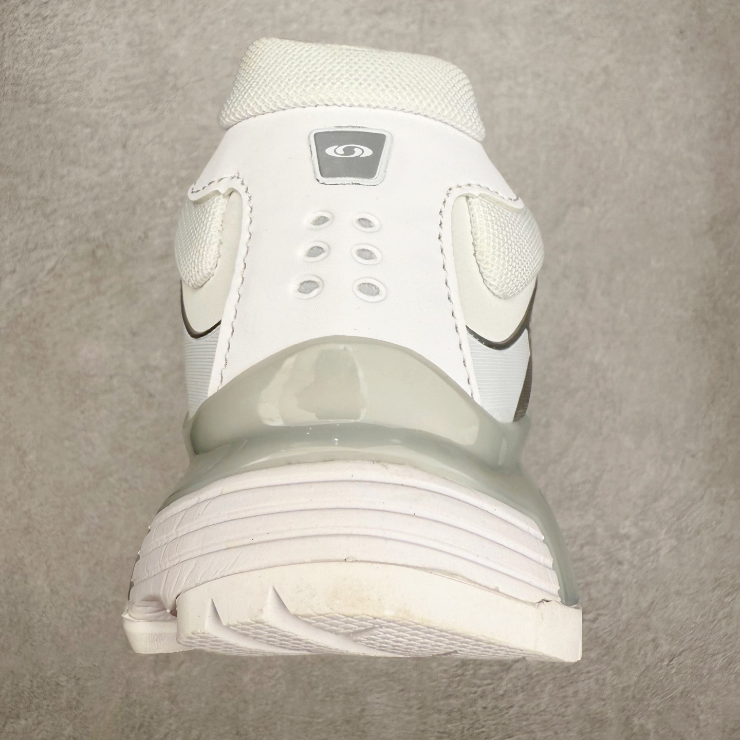 图片[8]-＃福利特价 SALOMON XT-WHISPER 萨洛蒙圆头防滑耐磨低帮休闲越野训练城市通勤跑步鞋 鞋面以“锯齿”状的包裹系统呈现 在基色底之下加入了各种色点缀 将公司的最新技术和时尚前卫的造型融入耐用的长跑款式中 鞋面由 TPU 薄膜制成 并焊接在高耐磨网眼上 使其既时尚又坚固 由 ACS底盘支撑 可增强稳定性和支撑力 以及由橡胶凸耳 Contragrip外底覆盖的 EVA 缓冲中底 旨在应对崎岖的地形 鞋舌上的彩色Salomon 标签、Quicklace 系统以及鞋头、鞋舌和鞋跟上的附加品牌使细节更加完美 让穿着者可以轻松驾驭户外与通勤下的任何运动生活场景 无缝鞋身户外随意纵横 颜值与脚感兼备 出街通勤 绝对非常吸睛 你值得拥有 尺码：36 36.5 37.5 38 38.5 39 40 40.5 41 42 42.5 43 44 44.5 45-选品中心