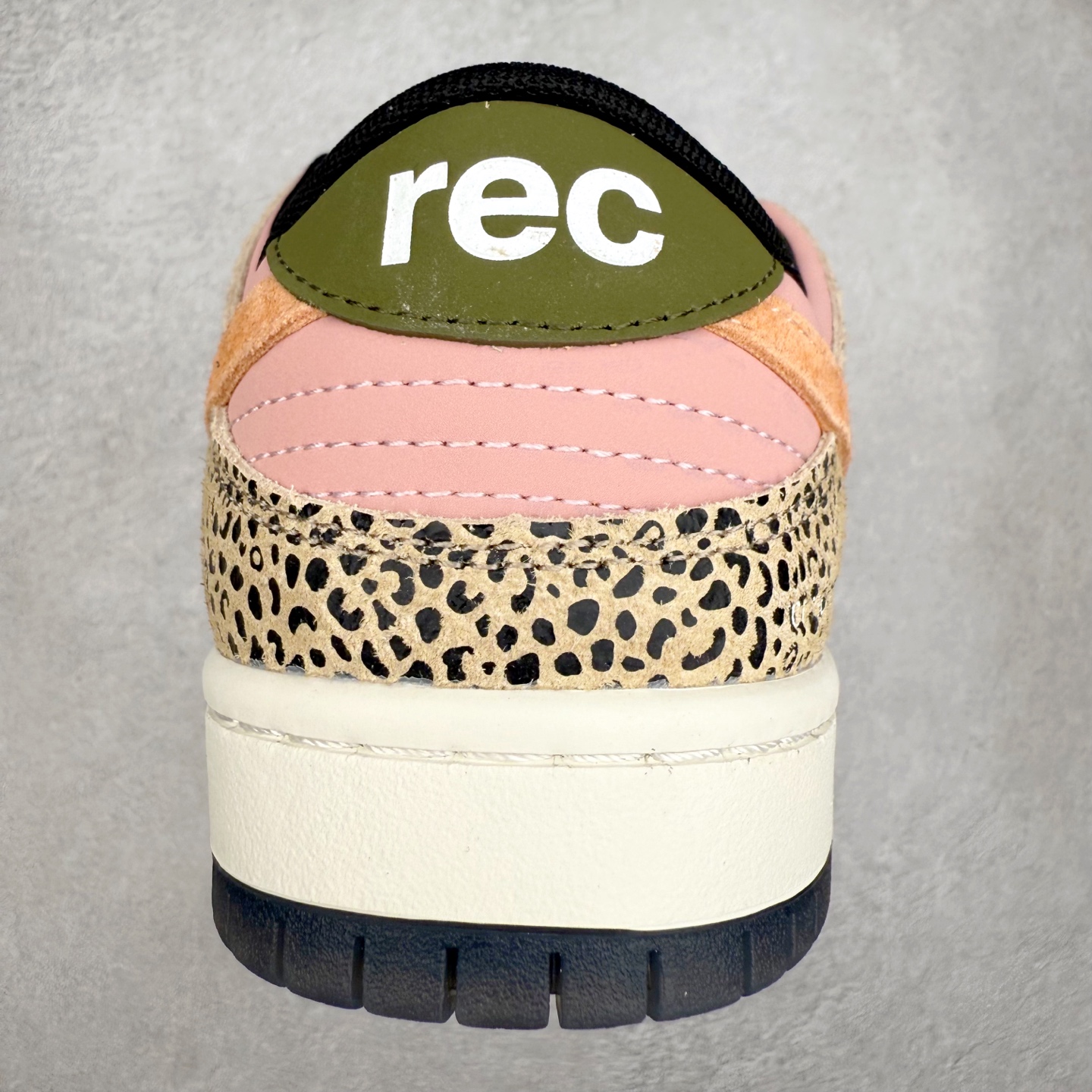 图片[8]-＃F版 Arts-Rec x NK Dunk SB Dunk Low Pro QS 柔软舒适 防滑耐磨 低帮 板鞋 男女同款 棕绿 IH3211-200 极限压缩利润空间 超乎所想的高性价比 用料绝不含糊 原盒原配 正确耐磨橡胶大底 超高清洁度 全鞋零毛边皮料切割 全套原楦原模倾力打造完美版型 尺码：36 36.5 37.5 38 38.5 39 40 40.5 41 42 42.5 43 44 44.5 45 46 47.5-选品中心