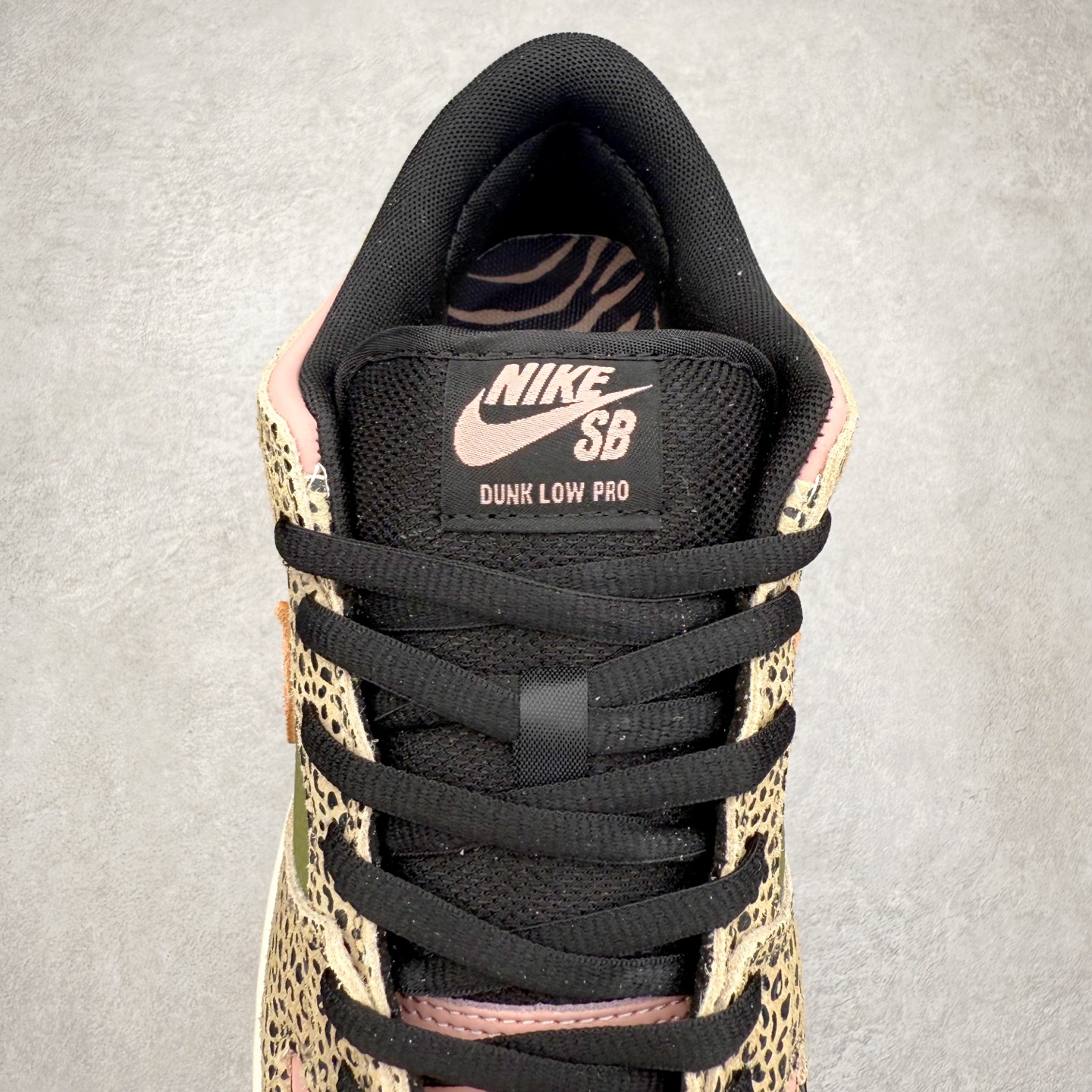 图片[5]-＃F版 Arts-Rec x NK Dunk SB Dunk Low Pro QS 柔软舒适 防滑耐磨 低帮 板鞋 男女同款 棕绿 IH3211-200 极限压缩利润空间 超乎所想的高性价比 用料绝不含糊 原盒原配 正确耐磨橡胶大底 超高清洁度 全鞋零毛边皮料切割 全套原楦原模倾力打造完美版型 尺码：36 36.5 37.5 38 38.5 39 40 40.5 41 42 42.5 43 44 44.5 45 46 47.5-选品中心