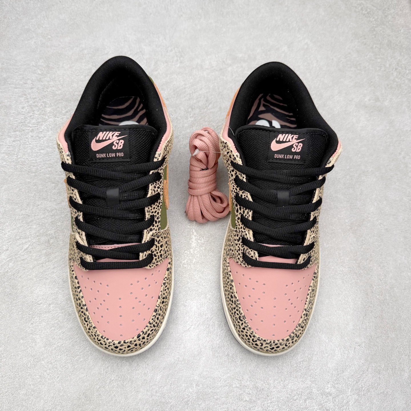 图片[2]-＃F版 Arts-Rec x NK Dunk SB Dunk Low Pro QS 柔软舒适 防滑耐磨 低帮 板鞋 男女同款 棕绿 IH3211-200 极限压缩利润空间 超乎所想的高性价比 用料绝不含糊 原盒原配 正确耐磨橡胶大底 超高清洁度 全鞋零毛边皮料切割 全套原楦原模倾力打造完美版型 尺码：36 36.5 37.5 38 38.5 39 40 40.5 41 42 42.5 43 44 44.5 45 46 47.5-选品中心