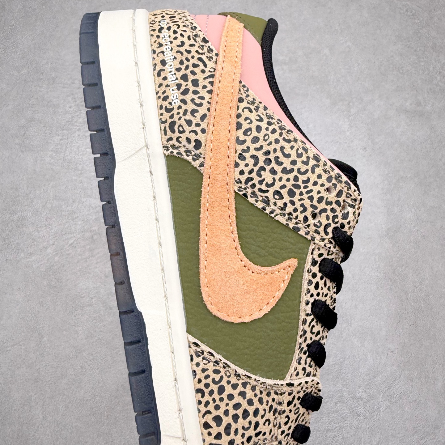 图片[6]-＃F版 Arts-Rec x NK Dunk SB Dunk Low Pro QS 柔软舒适 防滑耐磨 低帮 板鞋 男女同款 棕绿 IH3211-200 极限压缩利润空间 超乎所想的高性价比 用料绝不含糊 原盒原配 正确耐磨橡胶大底 超高清洁度 全鞋零毛边皮料切割 全套原楦原模倾力打造完美版型 尺码：36 36.5 37.5 38 38.5 39 40 40.5 41 42 42.5 43 44 44.5 45 46 47.5-选品中心