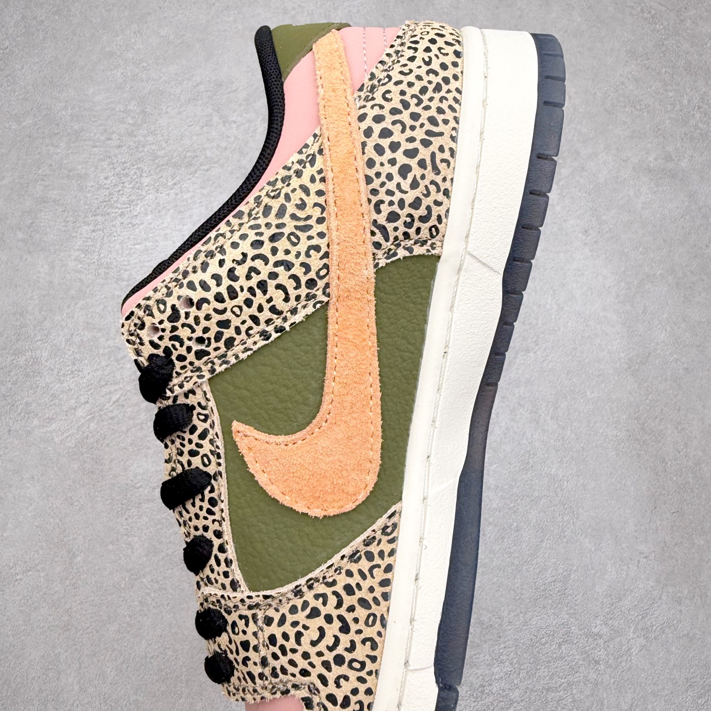 图片[7]-＃F版 Arts-Rec x NK Dunk SB Dunk Low Pro QS 柔软舒适 防滑耐磨 低帮 板鞋 男女同款 棕绿 IH3211-200 极限压缩利润空间 超乎所想的高性价比 用料绝不含糊 原盒原配 正确耐磨橡胶大底 超高清洁度 全鞋零毛边皮料切割 全套原楦原模倾力打造完美版型 尺码：36 36.5 37.5 38 38.5 39 40 40.5 41 42 42.5 43 44 44.5 45 46 47.5-选品中心