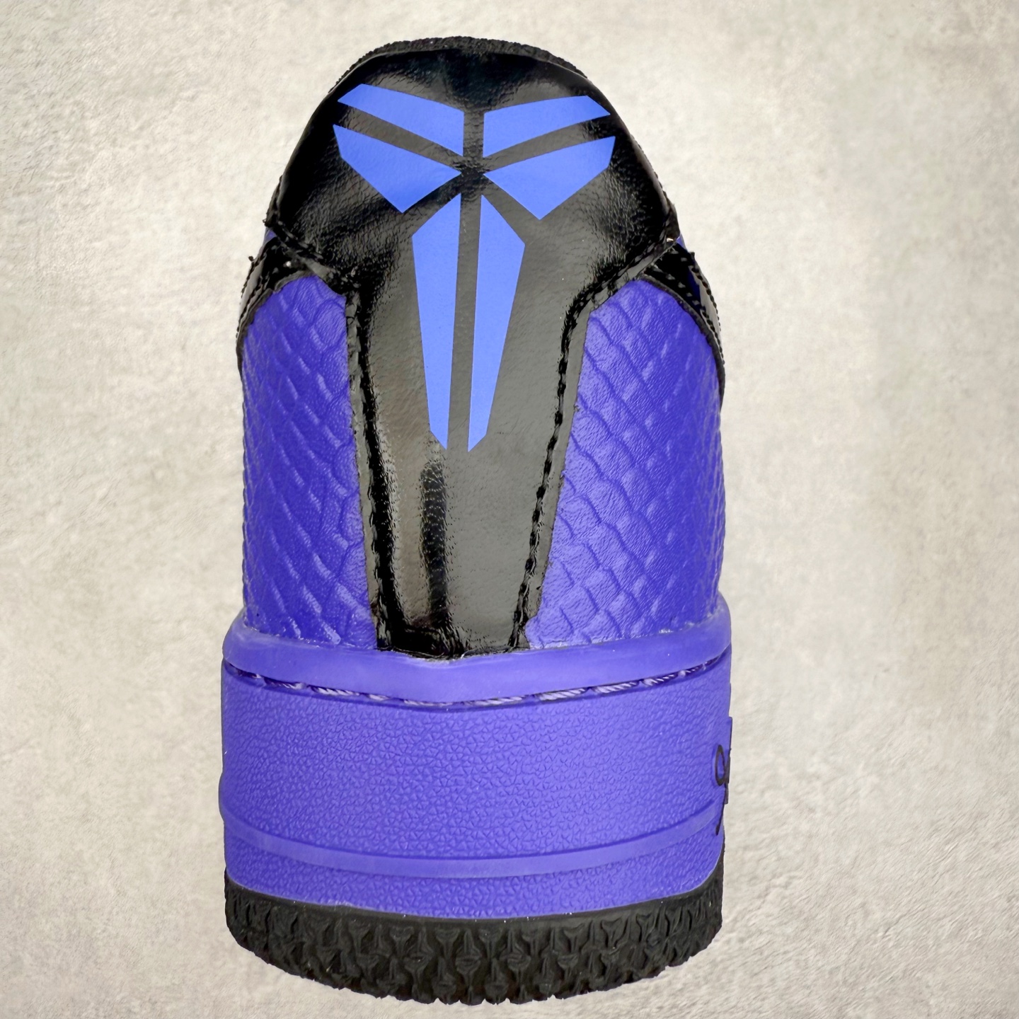 图片[8]-NK Air Force 1´07 Low 空军一号低帮百搭休闲运动板鞋 II7062-500 柔软、弹性十足的缓震性能和出色的中底设计 横跨复古与现代的外型结合 造就出风靡全球 三十多年的Force 1 直到今天还深受青睐 实拍调校N版已经零色差零失真 百分百还原实物色彩所见即所得 不存在货不对板色差等低级问题 选购参考实物拍摄 不混卖不参货 只用心做好货严格选品 承诺混一赔十 尺码：36 36.5 37.5 38 38.5 39 40 40.5 41 42 42.5 43 44 44.5 45-选品中心