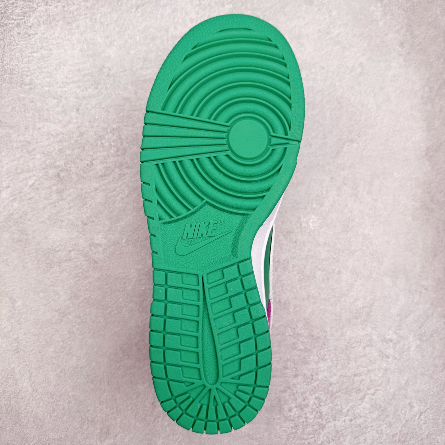 图片[9]-＃福利特价 NK SB Dunk Low 低帮系列滑板鞋 白菜价 万双库存轰炸 大厂出品 极力推荐 全套原楦原模倾力打造完美版型 独家原厂航空铝磨具打磨大底 鞋头坡度极致还原 原盒原配 尺码：36 36.5 37.5 38 38.5 39 40 40.5 41 42 42.5 43 44 44.5 45 46-选品中心