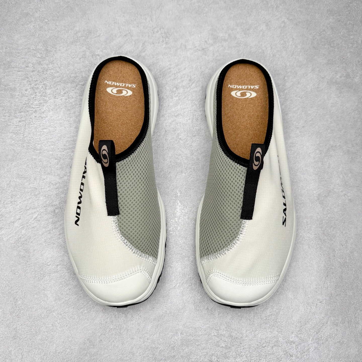 图片[2]-＃HP SALOMON萨洛蒙 RX Slide 3.0 CANVAS 舒适柔软 防滑包头拖鞋 男女同款 SALOMON诞生于1947年的法国阿尔卑斯山区，全球知名的户外运动品牌。一直致力于推动滑雪、越野跑等山地运动的发展及产品的进步。其产品设计致力于追求创新和发掘产品的性能极限，帮助喜欢自由的人在山地间不断挑战自我。实拍调校N版已经零色差零失真 百分百还原实物色彩所见即所得 不存在货不对板色差等低级问题 选购参考实物拍摄 不混卖不参货 只用心做好货严格选品 承诺混一赔十 尺码：36 36.5 37.5 38 38.5 39 40 40.5 41 42 42.5 43 44 44.5 45-选品中心