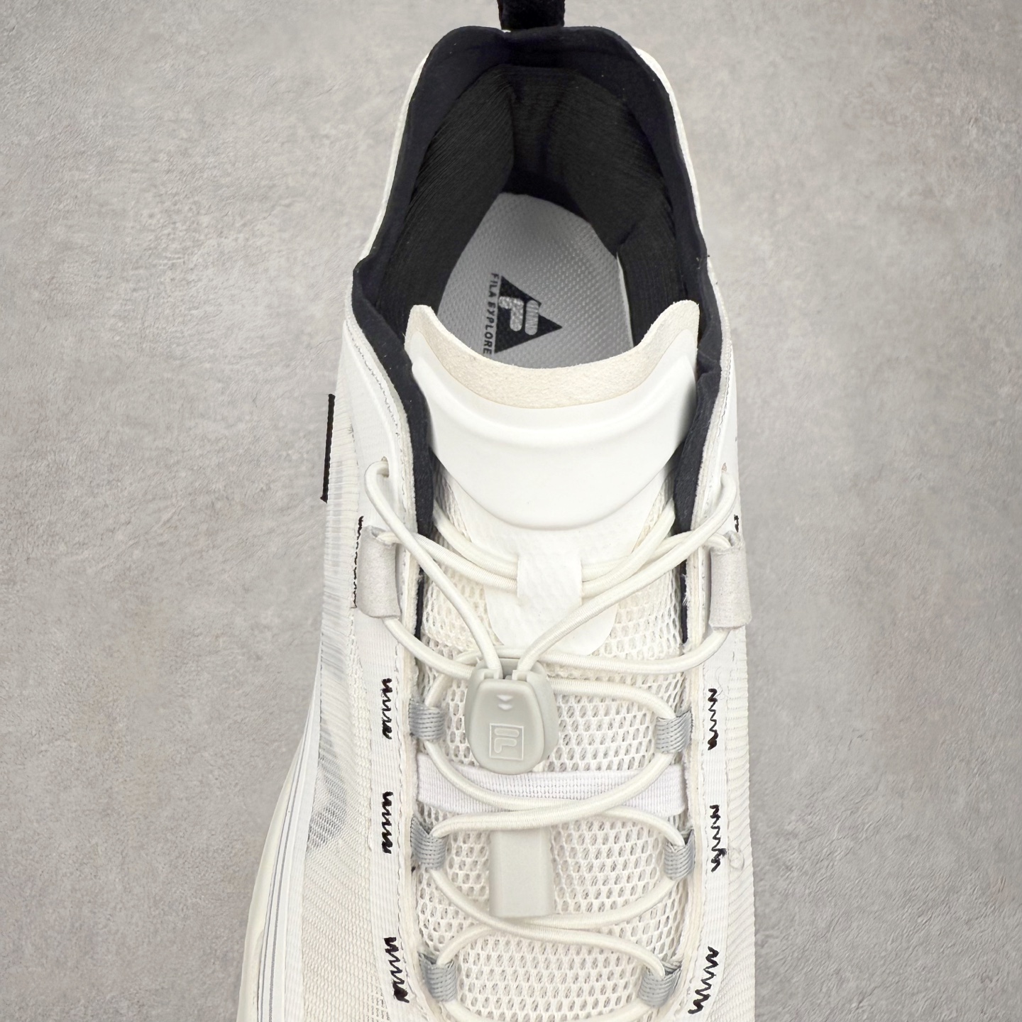 图片[5]-FILA斐乐 NUVOLE 3 ATR 柔云3 舒适休闲运动简约减震耐磨透气低帮户外功能鞋 FUSION 系列传承了 FILA 的百年基因，融入年轻运动及潮流文化，成为引领变革、创新突破的一代。以“1+N” 的跨界合作模式重现经典的同时创造经典。带来最出其不意的跨界合作惊喜。同时，FILAFUSION把FILA 的 DNA 融入到定制体验里，你可以随心制造厲于你的产品。FILA FUSION 的鞋家族涵盖了老爹鞋、跑步鞋、网球鞋、季节款。风格复古新潮，满足了时尚人士出行及各类运动的搭配需求，成为当下年轻人筷拥的鞋类品牌之一。FILA FUSION 走进年轻人的世界，通过年轻人运动，街舞，滑板，篮球，展现 FILA FUSION 的潮流态度和年轻文化。FILA FUSION 认为末来属于引领变革、创新突破的年轻一代，让我们一起构成 FILA 未来的蓝图吧！尺码：35.5 36 36.5 37.5 38 38.5 39 40 40.5 41 42 42.5 43 44 44.5 45-选品中心