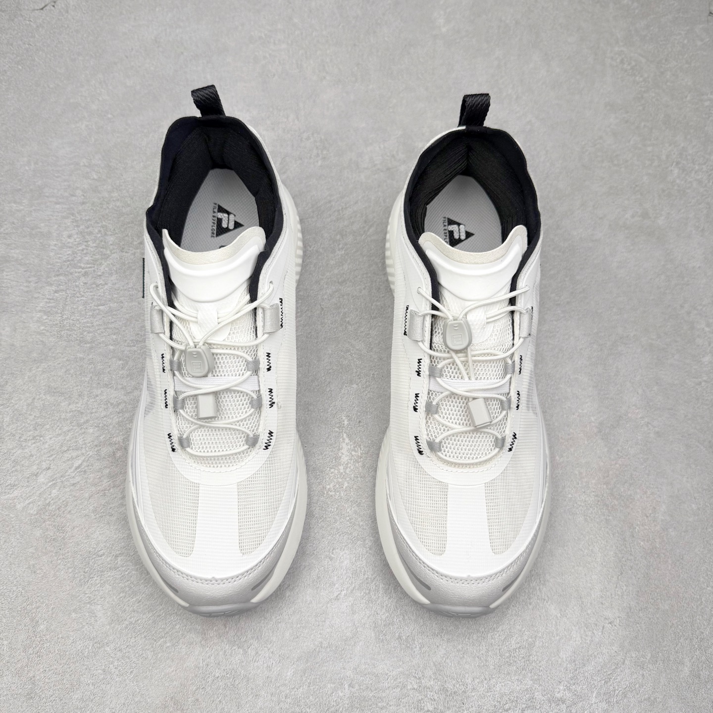 图片[2]-FILA斐乐 NUVOLE 3 ATR 柔云3 舒适休闲运动简约减震耐磨透气低帮户外功能鞋 FUSION 系列传承了 FILA 的百年基因，融入年轻运动及潮流文化，成为引领变革、创新突破的一代。以“1+N” 的跨界合作模式重现经典的同时创造经典。带来最出其不意的跨界合作惊喜。同时，FILAFUSION把FILA 的 DNA 融入到定制体验里，你可以随心制造厲于你的产品。FILA FUSION 的鞋家族涵盖了老爹鞋、跑步鞋、网球鞋、季节款。风格复古新潮，满足了时尚人士出行及各类运动的搭配需求，成为当下年轻人筷拥的鞋类品牌之一。FILA FUSION 走进年轻人的世界，通过年轻人运动，街舞，滑板，篮球，展现 FILA FUSION 的潮流态度和年轻文化。FILA FUSION 认为末来属于引领变革、创新突破的年轻一代，让我们一起构成 FILA 未来的蓝图吧！尺码：35.5 36 36.5 37.5 38 38.5 39 40 40.5 41 42 42.5 43 44 44.5 45-选品中心