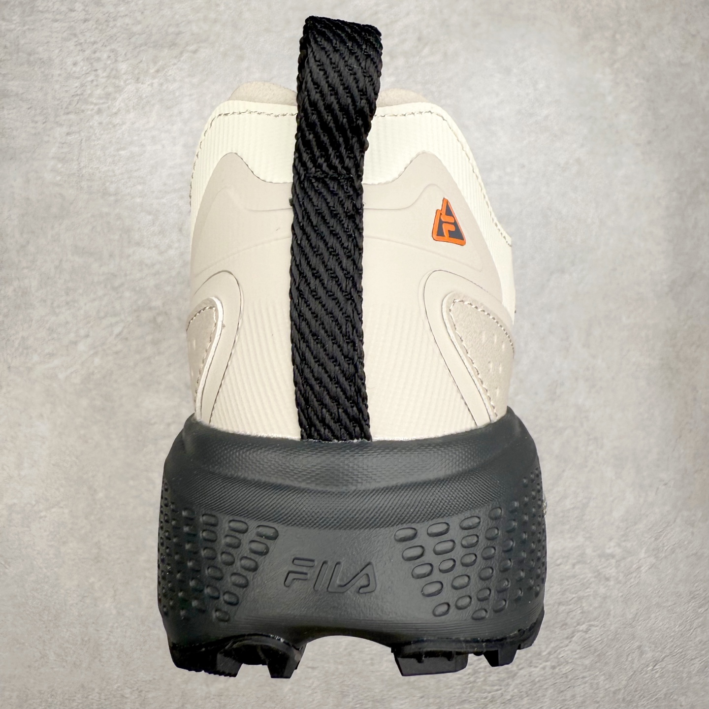 图片[8]-FILA斐乐 NUVOLE 3 ATR 柔云3 舒适休闲运动简约减震耐磨透气低帮户外功能鞋 FUSION 系列传承了 FILA 的百年基因，融入年轻运动及潮流文化，成为引领变革、创新突破的一代。以“1+N” 的跨界合作模式重现经典的同时创造经典。带来最出其不意的跨界合作惊喜。同时，FILAFUSION把FILA 的 DNA 融入到定制体验里，你可以随心制造厲于你的产品。FILA FUSION 的鞋家族涵盖了老爹鞋、跑步鞋、网球鞋、季节款。风格复古新潮，满足了时尚人士出行及各类运动的搭配需求，成为当下年轻人筷拥的鞋类品牌之一。FILA FUSION 走进年轻人的世界，通过年轻人运动，街舞，滑板，篮球，展现 FILA FUSION 的潮流态度和年轻文化。FILA FUSION 认为末来属于引领变革、创新突破的年轻一代，让我们一起构成 FILA 未来的蓝图吧！尺码：35.5 36 36.5 37.5 38 38.5 39 40 40.5 41 42 42.5 43 44 44.5 45-选品中心