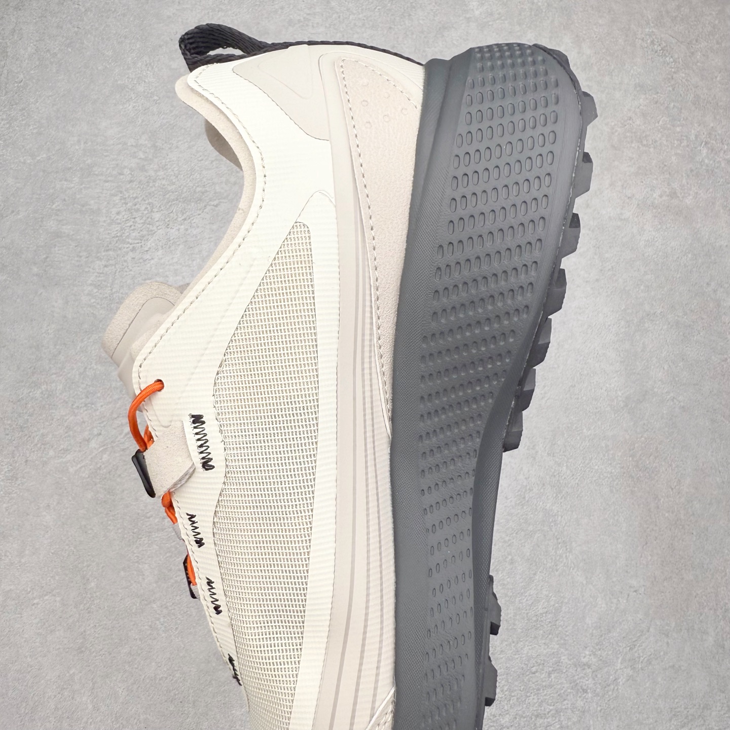 图片[7]-FILA斐乐 NUVOLE 3 ATR 柔云3 舒适休闲运动简约减震耐磨透气低帮户外功能鞋 FUSION 系列传承了 FILA 的百年基因，融入年轻运动及潮流文化，成为引领变革、创新突破的一代。以“1+N” 的跨界合作模式重现经典的同时创造经典。带来最出其不意的跨界合作惊喜。同时，FILAFUSION把FILA 的 DNA 融入到定制体验里，你可以随心制造厲于你的产品。FILA FUSION 的鞋家族涵盖了老爹鞋、跑步鞋、网球鞋、季节款。风格复古新潮，满足了时尚人士出行及各类运动的搭配需求，成为当下年轻人筷拥的鞋类品牌之一。FILA FUSION 走进年轻人的世界，通过年轻人运动，街舞，滑板，篮球，展现 FILA FUSION 的潮流态度和年轻文化。FILA FUSION 认为末来属于引领变革、创新突破的年轻一代，让我们一起构成 FILA 未来的蓝图吧！尺码：35.5 36 36.5 37.5 38 38.5 39 40 40.5 41 42 42.5 43 44 44.5 45-选品中心