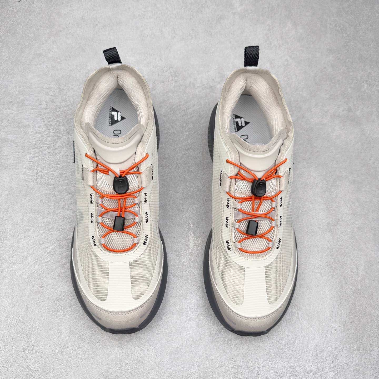 图片[2]-FILA斐乐 NUVOLE 3 ATR 柔云3 舒适休闲运动简约减震耐磨透气低帮户外功能鞋 FUSION 系列传承了 FILA 的百年基因，融入年轻运动及潮流文化，成为引领变革、创新突破的一代。以“1+N” 的跨界合作模式重现经典的同时创造经典。带来最出其不意的跨界合作惊喜。同时，FILAFUSION把FILA 的 DNA 融入到定制体验里，你可以随心制造厲于你的产品。FILA FUSION 的鞋家族涵盖了老爹鞋、跑步鞋、网球鞋、季节款。风格复古新潮，满足了时尚人士出行及各类运动的搭配需求，成为当下年轻人筷拥的鞋类品牌之一。FILA FUSION 走进年轻人的世界，通过年轻人运动，街舞，滑板，篮球，展现 FILA FUSION 的潮流态度和年轻文化。FILA FUSION 认为末来属于引领变革、创新突破的年轻一代，让我们一起构成 FILA 未来的蓝图吧！尺码：35.5 36 36.5 37.5 38 38.5 39 40 40.5 41 42 42.5 43 44 44.5 45-选品中心