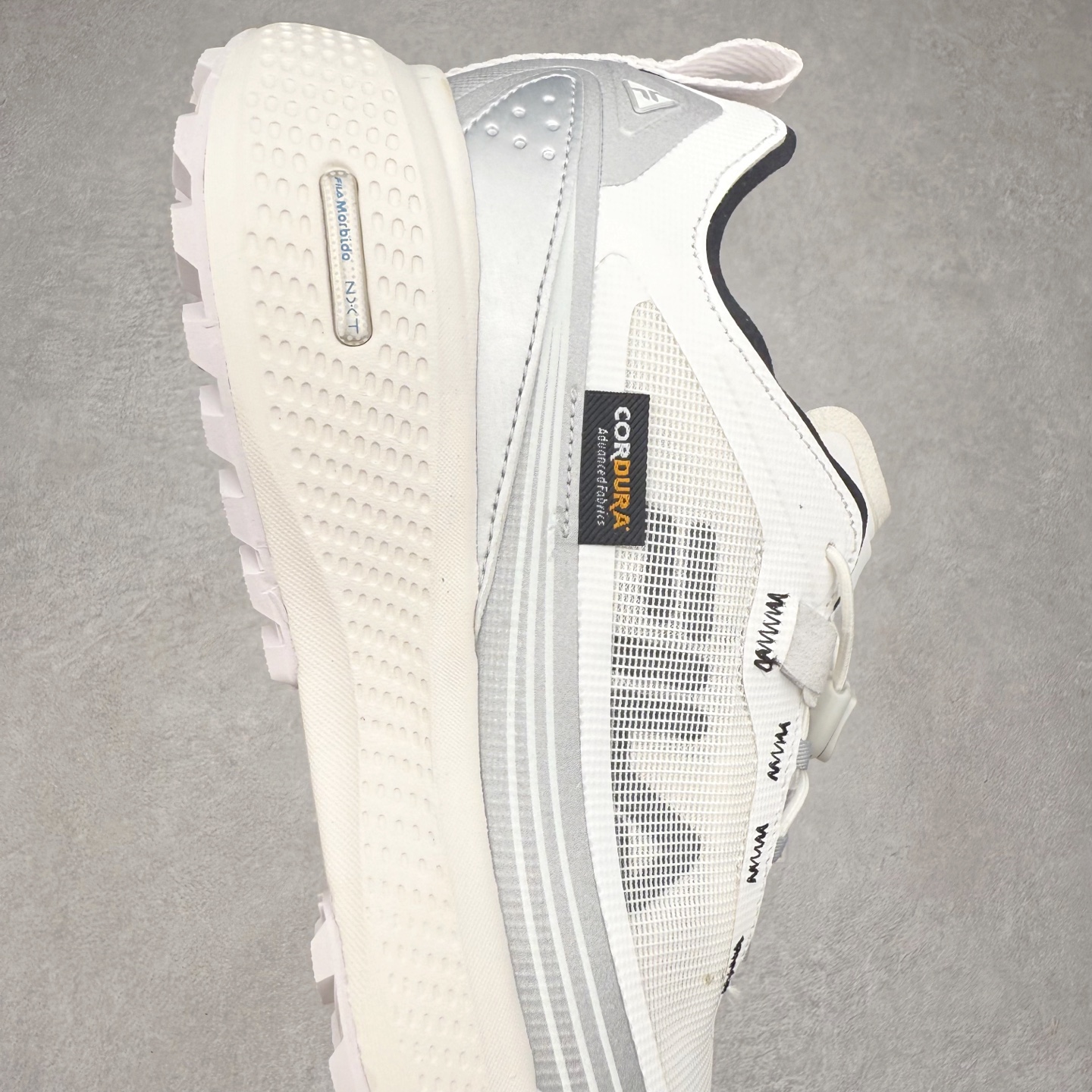 图片[6]-FILA斐乐 NUVOLE 3 ATR 柔云3 舒适休闲运动简约减震耐磨透气低帮户外功能鞋 FUSION 系列传承了 FILA 的百年基因，融入年轻运动及潮流文化，成为引领变革、创新突破的一代。以“1+N” 的跨界合作模式重现经典的同时创造经典。带来最出其不意的跨界合作惊喜。同时，FILAFUSION把FILA 的 DNA 融入到定制体验里，你可以随心制造厲于你的产品。FILA FUSION 的鞋家族涵盖了老爹鞋、跑步鞋、网球鞋、季节款。风格复古新潮，满足了时尚人士出行及各类运动的搭配需求，成为当下年轻人筷拥的鞋类品牌之一。FILA FUSION 走进年轻人的世界，通过年轻人运动，街舞，滑板，篮球，展现 FILA FUSION 的潮流态度和年轻文化。FILA FUSION 认为末来属于引领变革、创新突破的年轻一代，让我们一起构成 FILA 未来的蓝图吧！尺码：35.5 36 36.5 37.5 38 38.5 39 40 40.5 41 42 42.5 43 44 44.5 45-选品中心