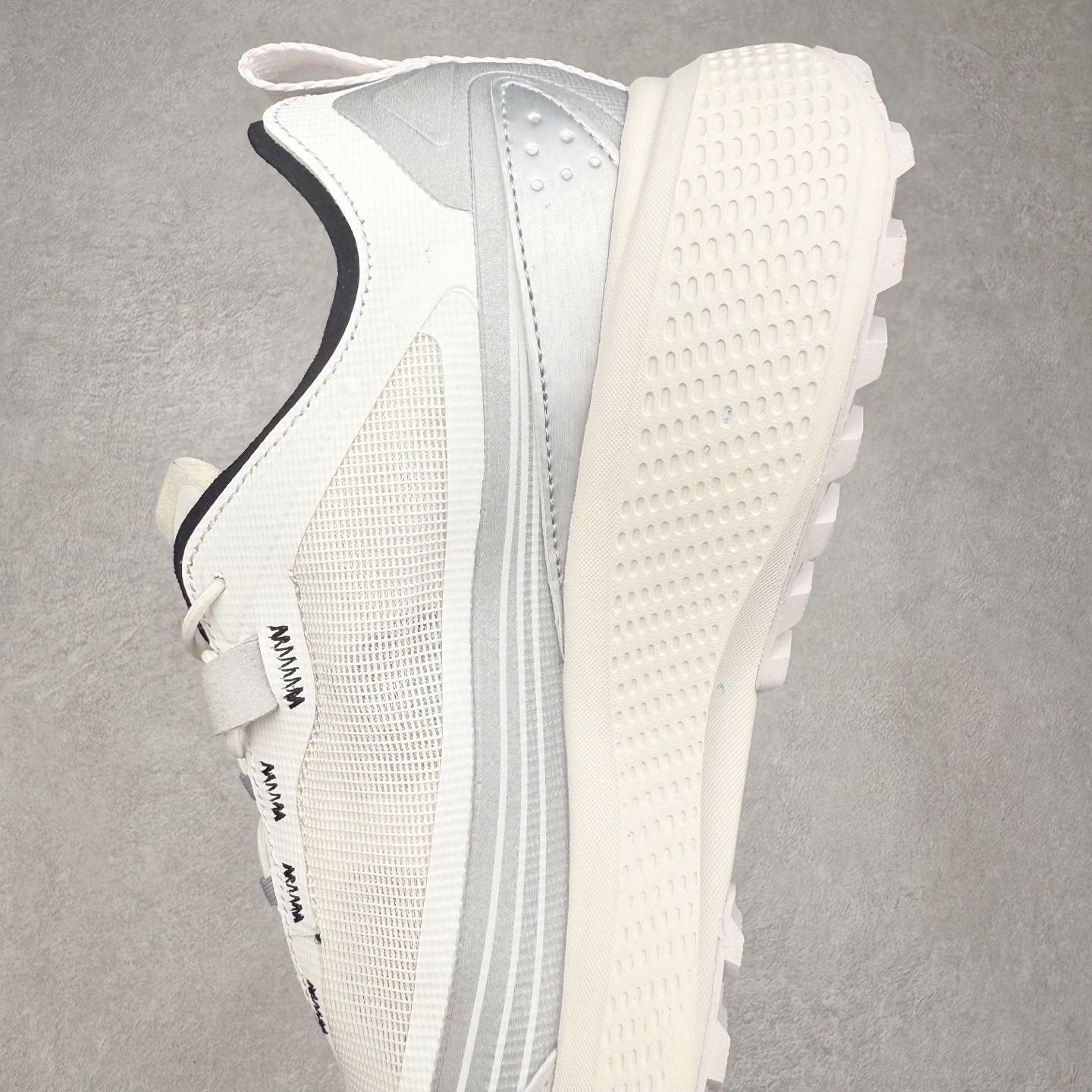 图片[7]-FILA斐乐 NUVOLE 3 ATR 柔云3 舒适休闲运动简约减震耐磨透气低帮户外功能鞋 FUSION 系列传承了 FILA 的百年基因，融入年轻运动及潮流文化，成为引领变革、创新突破的一代。以“1+N” 的跨界合作模式重现经典的同时创造经典。带来最出其不意的跨界合作惊喜。同时，FILAFUSION把FILA 的 DNA 融入到定制体验里，你可以随心制造厲于你的产品。FILA FUSION 的鞋家族涵盖了老爹鞋、跑步鞋、网球鞋、季节款。风格复古新潮，满足了时尚人士出行及各类运动的搭配需求，成为当下年轻人筷拥的鞋类品牌之一。FILA FUSION 走进年轻人的世界，通过年轻人运动，街舞，滑板，篮球，展现 FILA FUSION 的潮流态度和年轻文化。FILA FUSION 认为末来属于引领变革、创新突破的年轻一代，让我们一起构成 FILA 未来的蓝图吧！尺码：35.5 36 36.5 37.5 38 38.5 39 40 40.5 41 42 42.5 43 44 44.5 45-选品中心