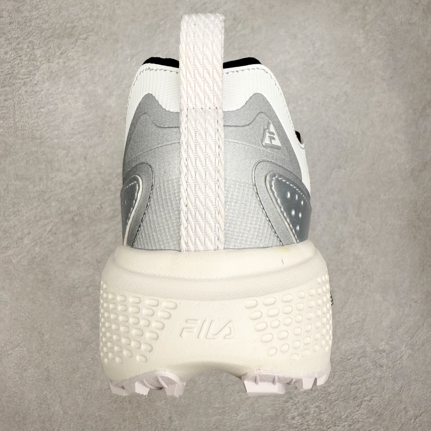图片[8]-FILA斐乐 NUVOLE 3 ATR 柔云3 舒适休闲运动简约减震耐磨透气低帮户外功能鞋 FUSION 系列传承了 FILA 的百年基因，融入年轻运动及潮流文化，成为引领变革、创新突破的一代。以“1+N” 的跨界合作模式重现经典的同时创造经典。带来最出其不意的跨界合作惊喜。同时，FILAFUSION把FILA 的 DNA 融入到定制体验里，你可以随心制造厲于你的产品。FILA FUSION 的鞋家族涵盖了老爹鞋、跑步鞋、网球鞋、季节款。风格复古新潮，满足了时尚人士出行及各类运动的搭配需求，成为当下年轻人筷拥的鞋类品牌之一。FILA FUSION 走进年轻人的世界，通过年轻人运动，街舞，滑板，篮球，展现 FILA FUSION 的潮流态度和年轻文化。FILA FUSION 认为末来属于引领变革、创新突破的年轻一代，让我们一起构成 FILA 未来的蓝图吧！尺码：35.5 36 36.5 37.5 38 38.5 39 40 40.5 41 42 42.5 43 44 44.5 45-选品中心