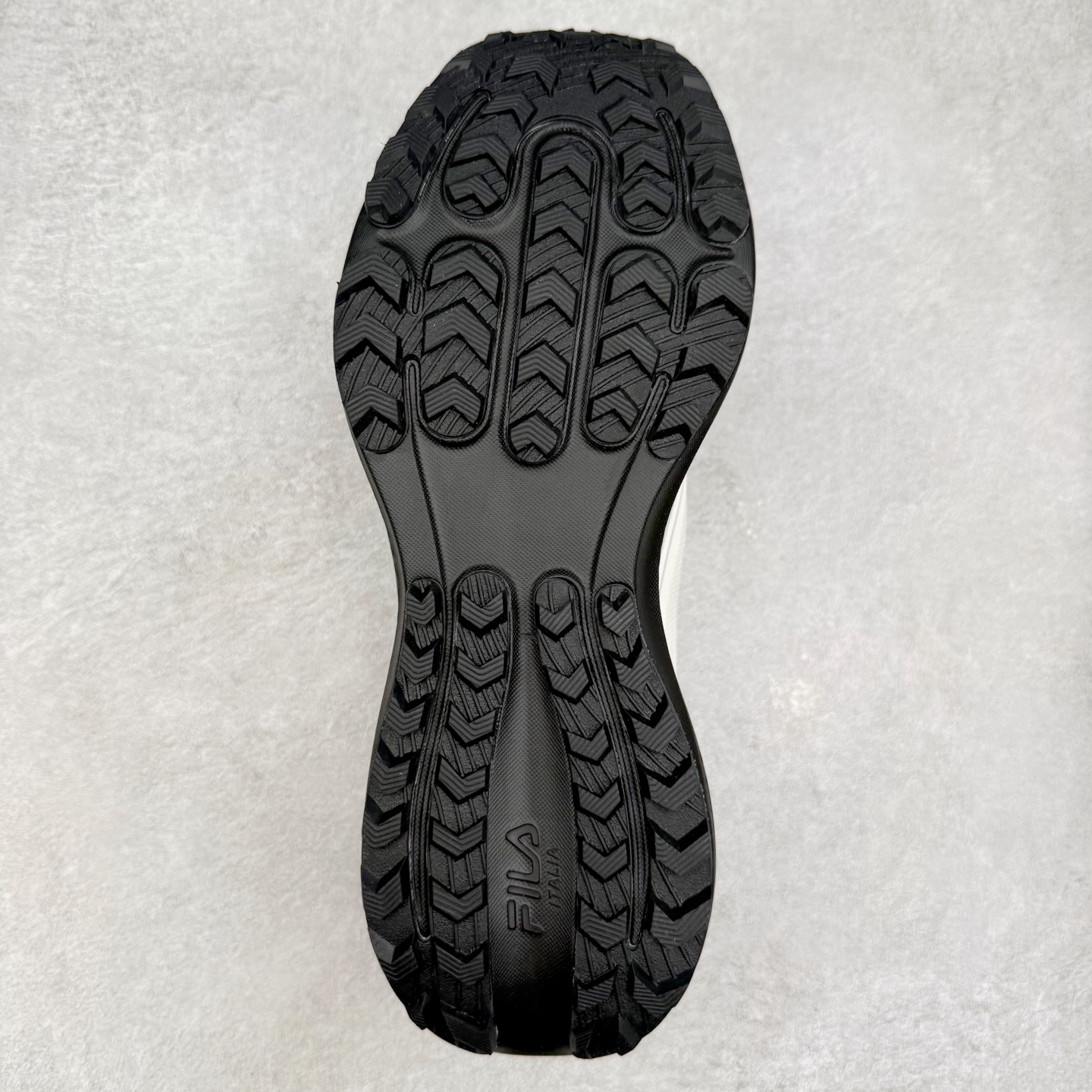 图片[9]-FILA斐乐 NUVOLE 3 ATR 柔云3 舒适休闲运动简约减震耐磨透气低帮户外功能鞋 FUSION 系列传承了 FILA 的百年基因，融入年轻运动及潮流文化，成为引领变革、创新突破的一代。以“1+N” 的跨界合作模式重现经典的同时创造经典。带来最出其不意的跨界合作惊喜。同时，FILAFUSION把FILA 的 DNA 融入到定制体验里，你可以随心制造厲于你的产品。FILA FUSION 的鞋家族涵盖了老爹鞋、跑步鞋、网球鞋、季节款。风格复古新潮，满足了时尚人士出行及各类运动的搭配需求，成为当下年轻人筷拥的鞋类品牌之一。FILA FUSION 走进年轻人的世界，通过年轻人运动，街舞，滑板，篮球，展现 FILA FUSION 的潮流态度和年轻文化。FILA FUSION 认为末来属于引领变革、创新突破的年轻一代，让我们一起构成 FILA 未来的蓝图吧！尺码：35.5 36 36.5 37.5 38 38.5 39 40 40.5 41 42 42.5 43 44 44.5 45-选品中心