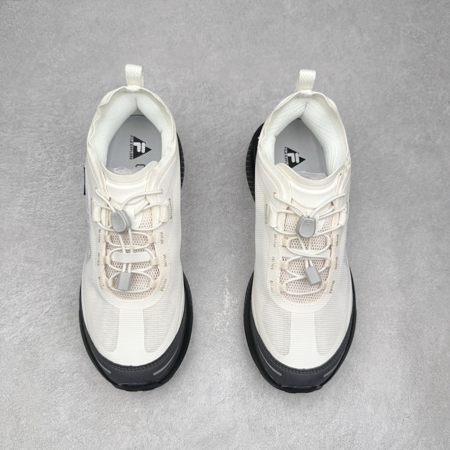 图片[2]-FILA斐乐 NUVOLE 3 ATR 柔云3 舒适休闲运动简约减震耐磨透气低帮户外功能鞋 FUSION 系列传承了 FILA 的百年基因，融入年轻运动及潮流文化，成为引领变革、创新突破的一代。以“1+N” 的跨界合作模式重现经典的同时创造经典。带来最出其不意的跨界合作惊喜。同时，FILAFUSION把FILA 的 DNA 融入到定制体验里，你可以随心制造厲于你的产品。FILA FUSION 的鞋家族涵盖了老爹鞋、跑步鞋、网球鞋、季节款。风格复古新潮，满足了时尚人士出行及各类运动的搭配需求，成为当下年轻人筷拥的鞋类品牌之一。FILA FUSION 走进年轻人的世界，通过年轻人运动，街舞，滑板，篮球，展现 FILA FUSION 的潮流态度和年轻文化。FILA FUSION 认为末来属于引领变革、创新突破的年轻一代，让我们一起构成 FILA 未来的蓝图吧！尺码：35.5 36 36.5 37.5 38 38.5 39 40 40.5 41 42 42.5 43 44 44.5 45-选品中心